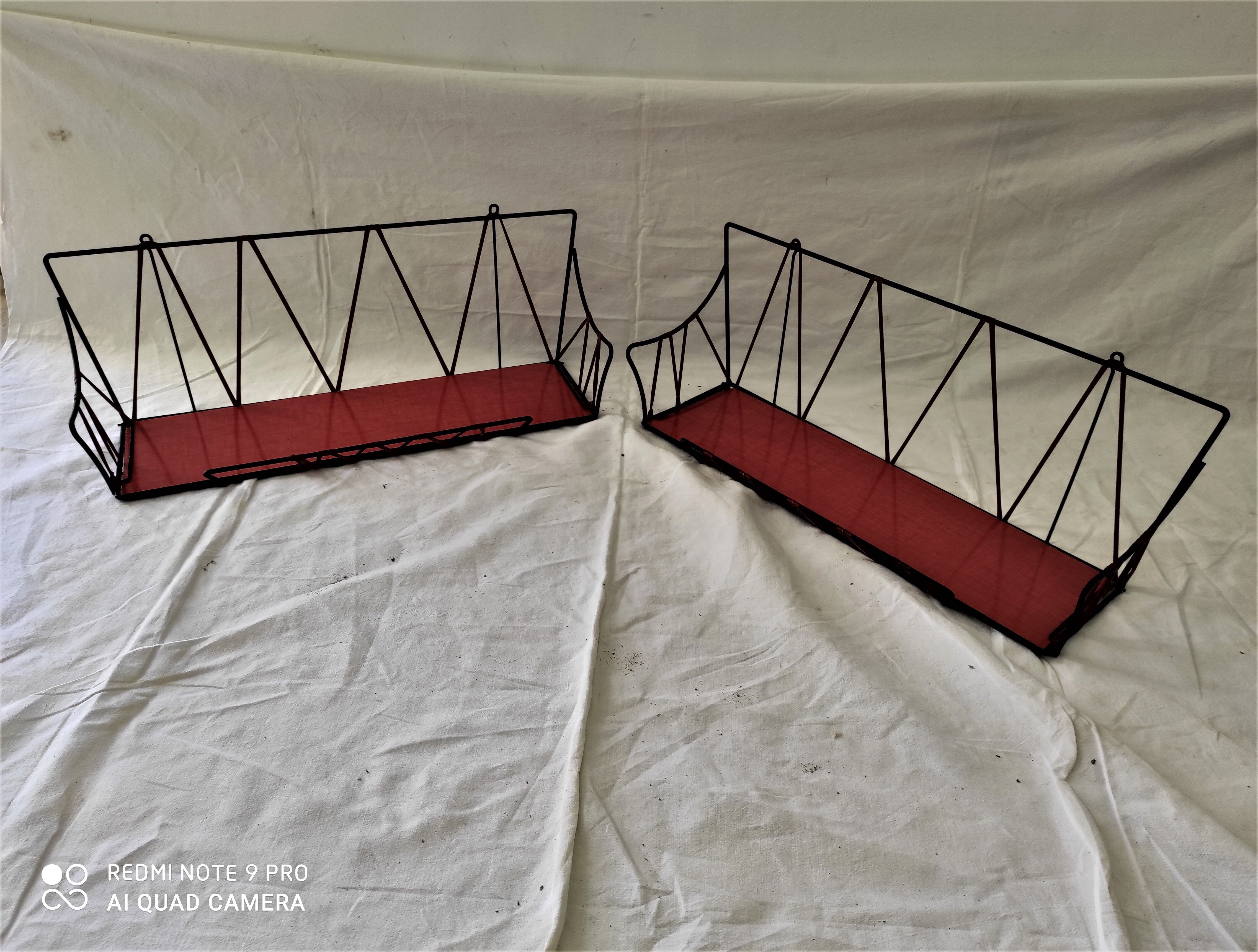 Pair of wire and scoubidou shelves