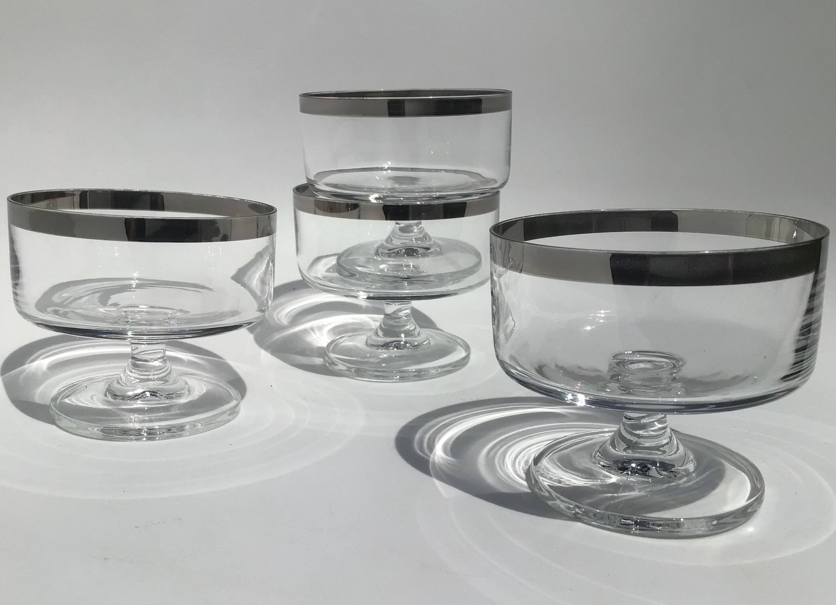 4 Ice cream or fruit salad bowls with mirror edge