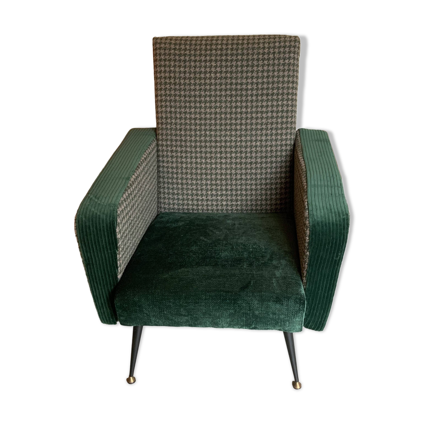 Retro armchair from around 1960 in forest green with houndstooth pattern.