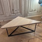Table basse modèle « torei » designer luca nichetto éditeur cassina