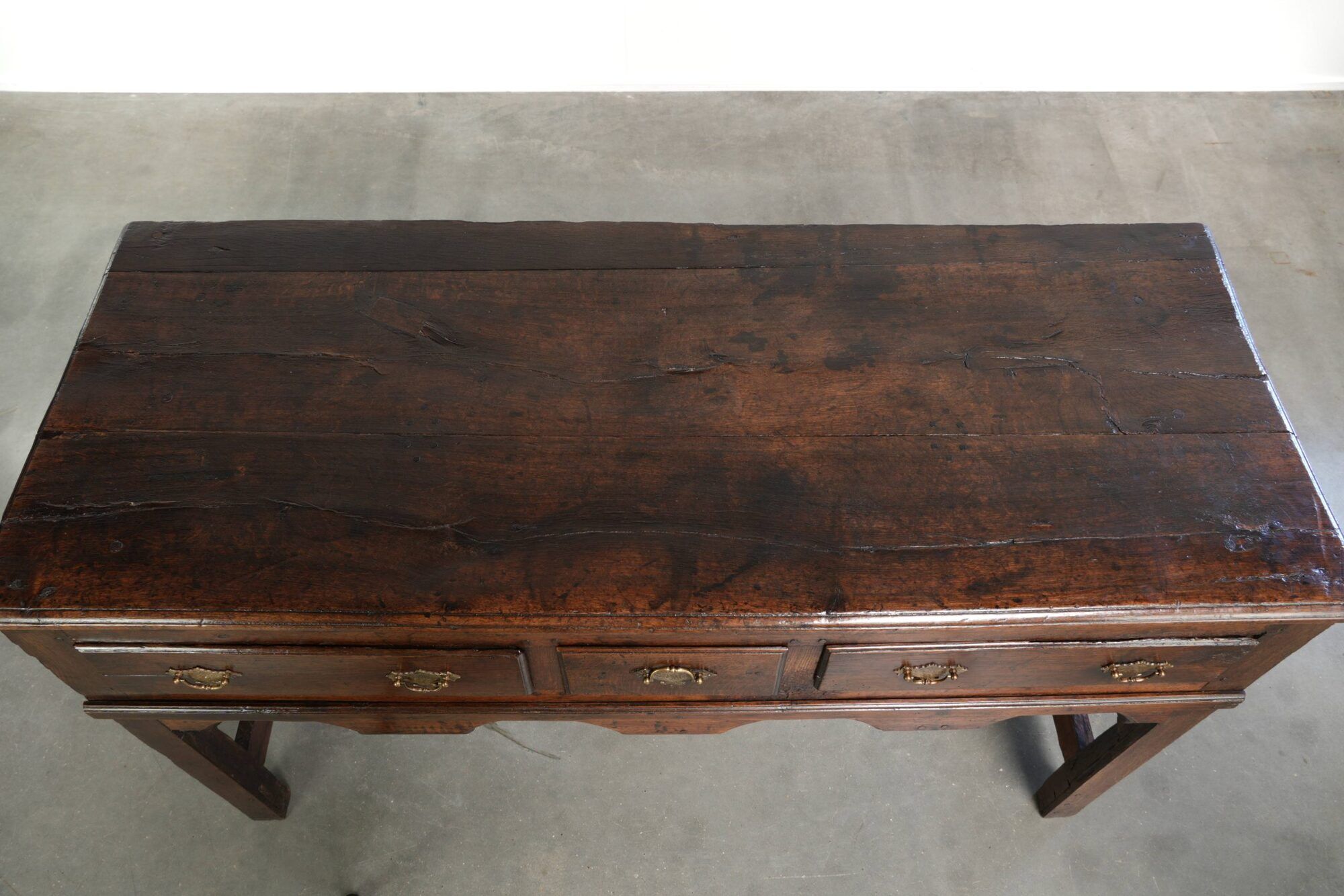 English dresser from the early 18th century made of oak with patina