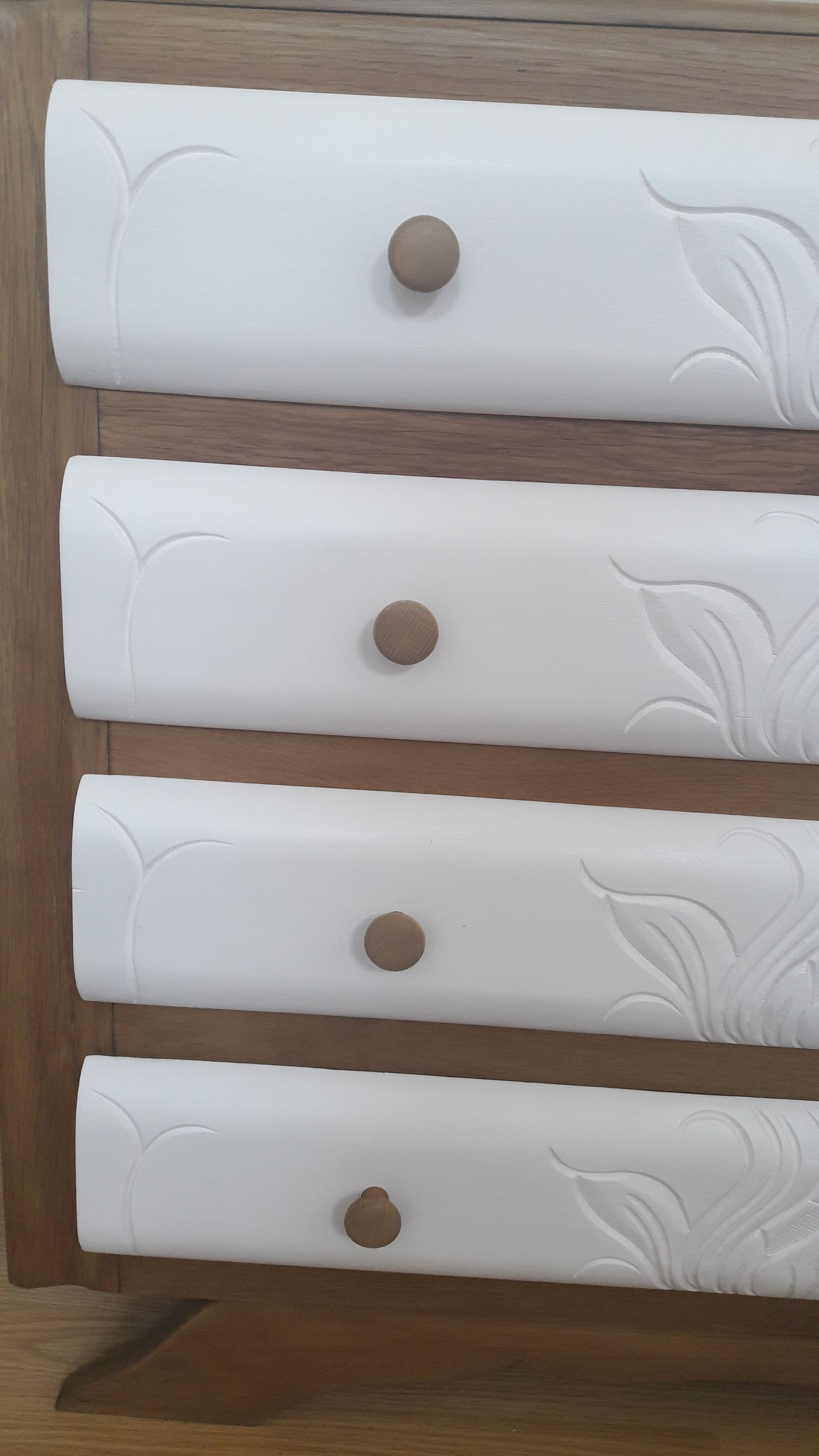 Commode relookée rose poudrée