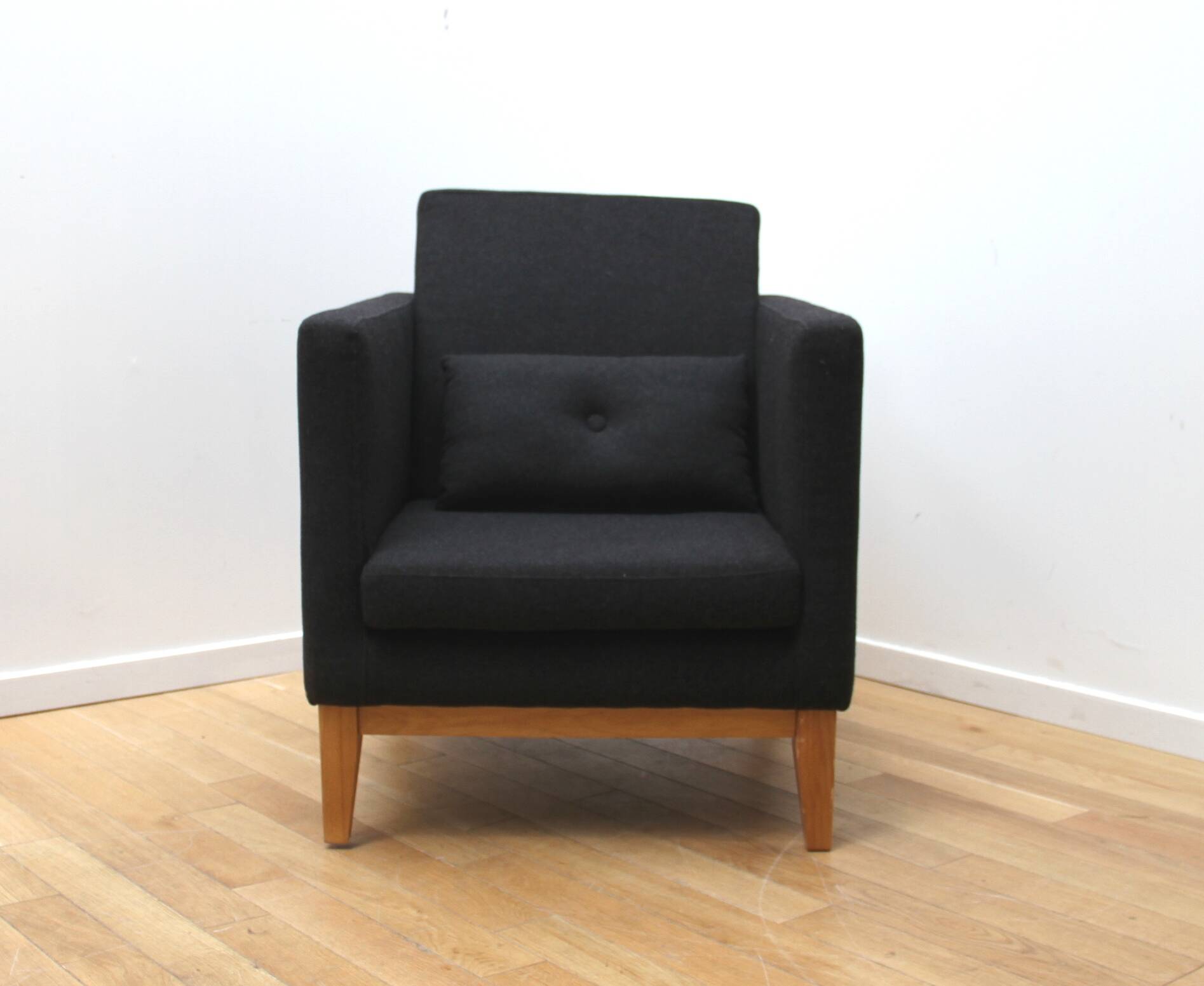 Day armchair, Design House