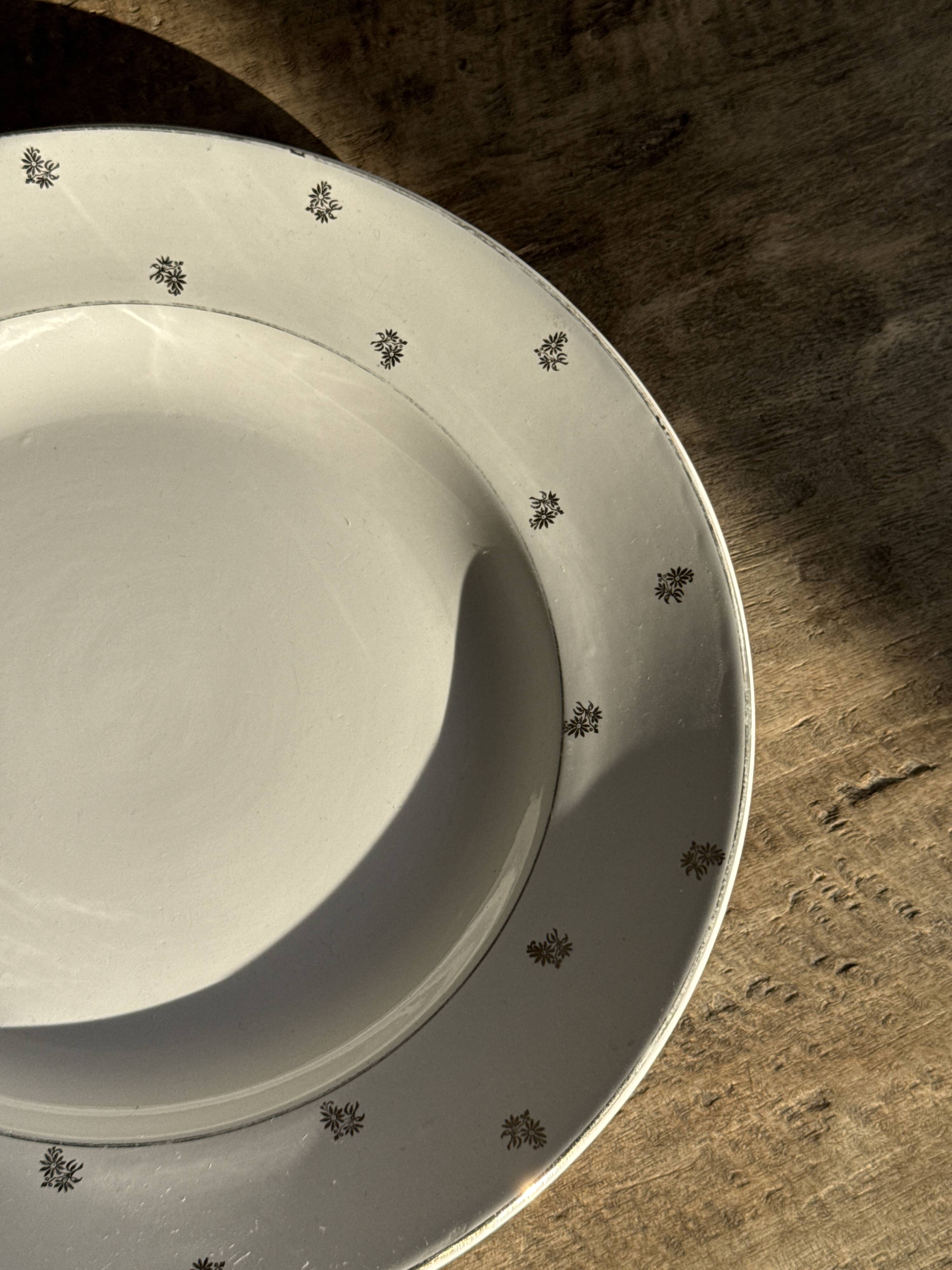 Circular plate model Nico gold Digoin Sarreguemines D30.5