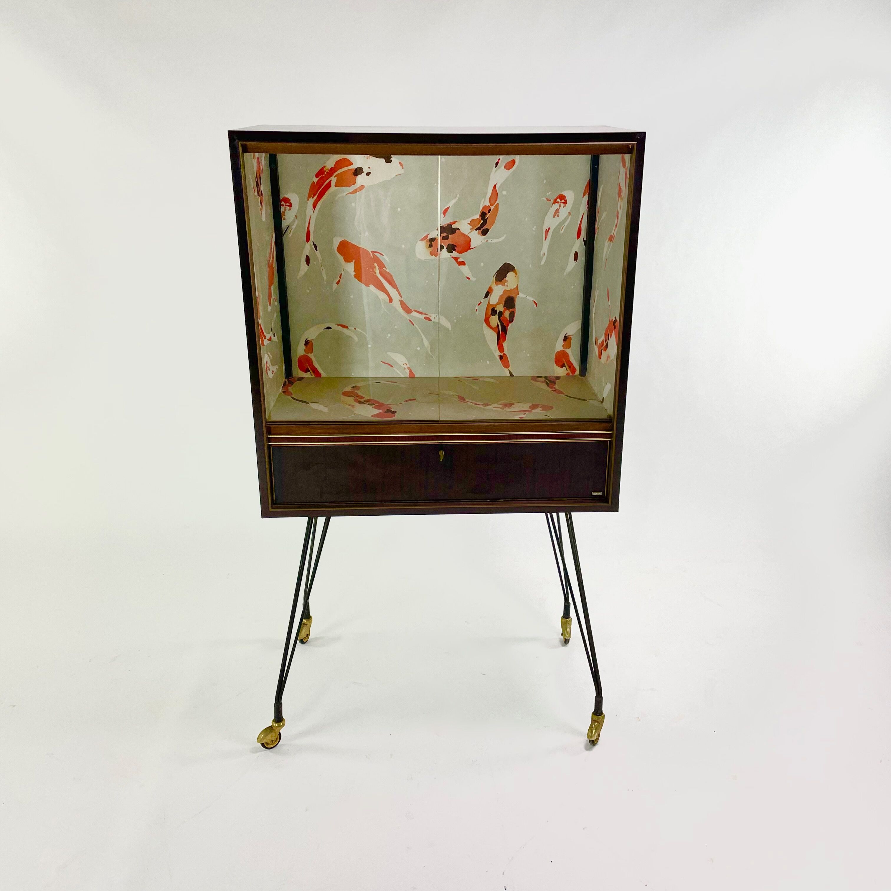 Eiffel free-standing display case