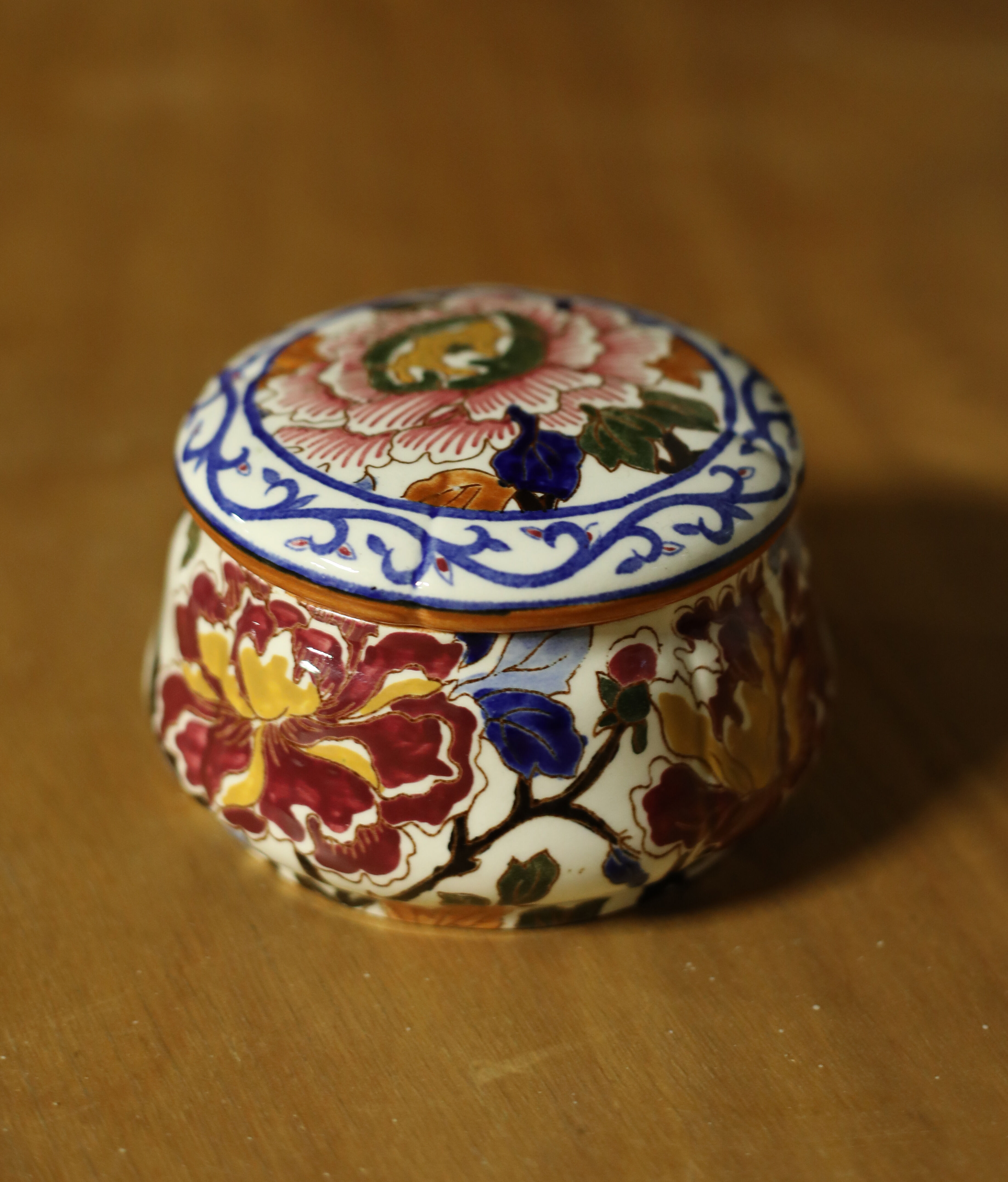 Pot couvert en faïence de Gien
