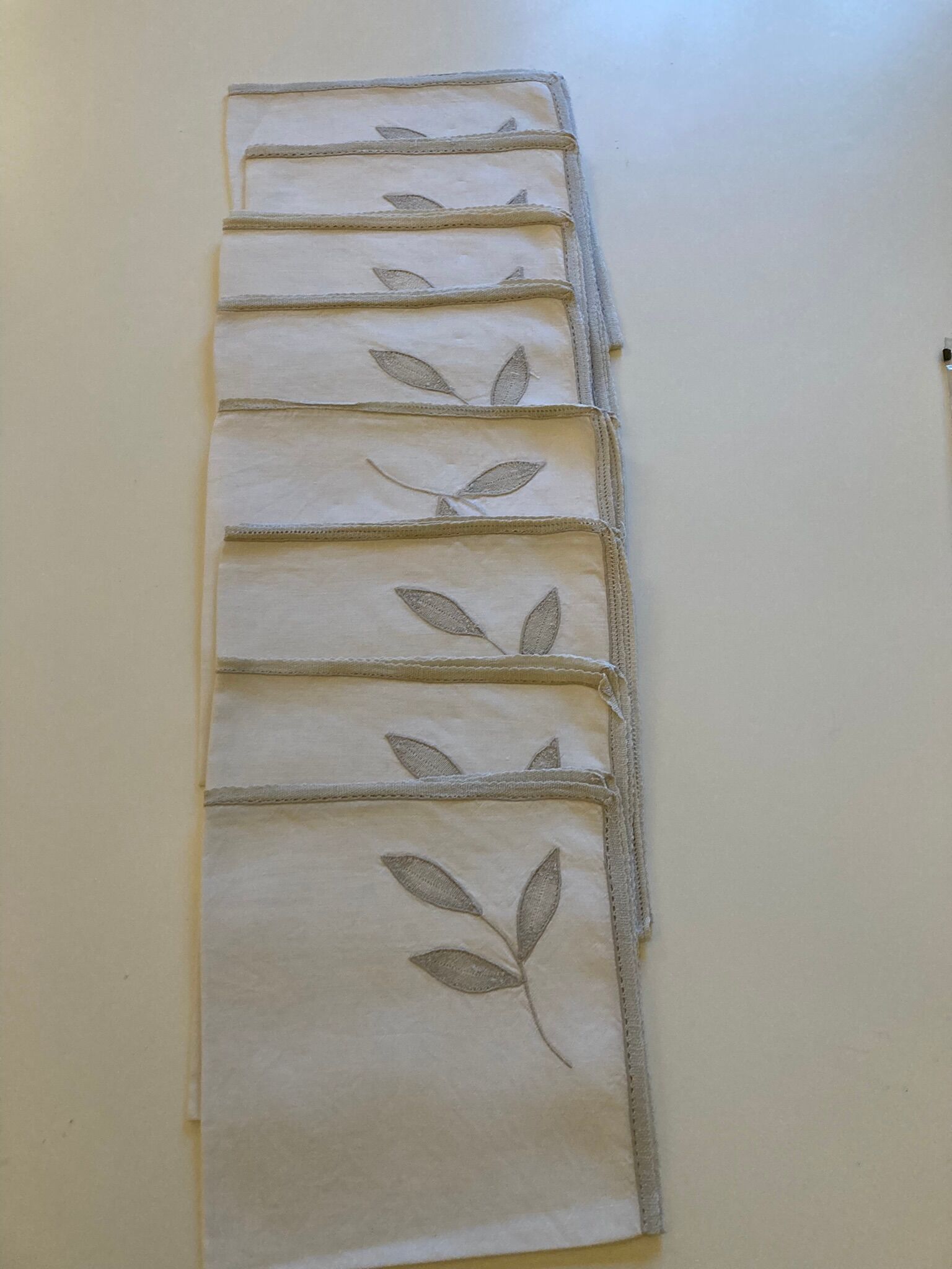 Lot de 8 serviettes anciennes, brodées main