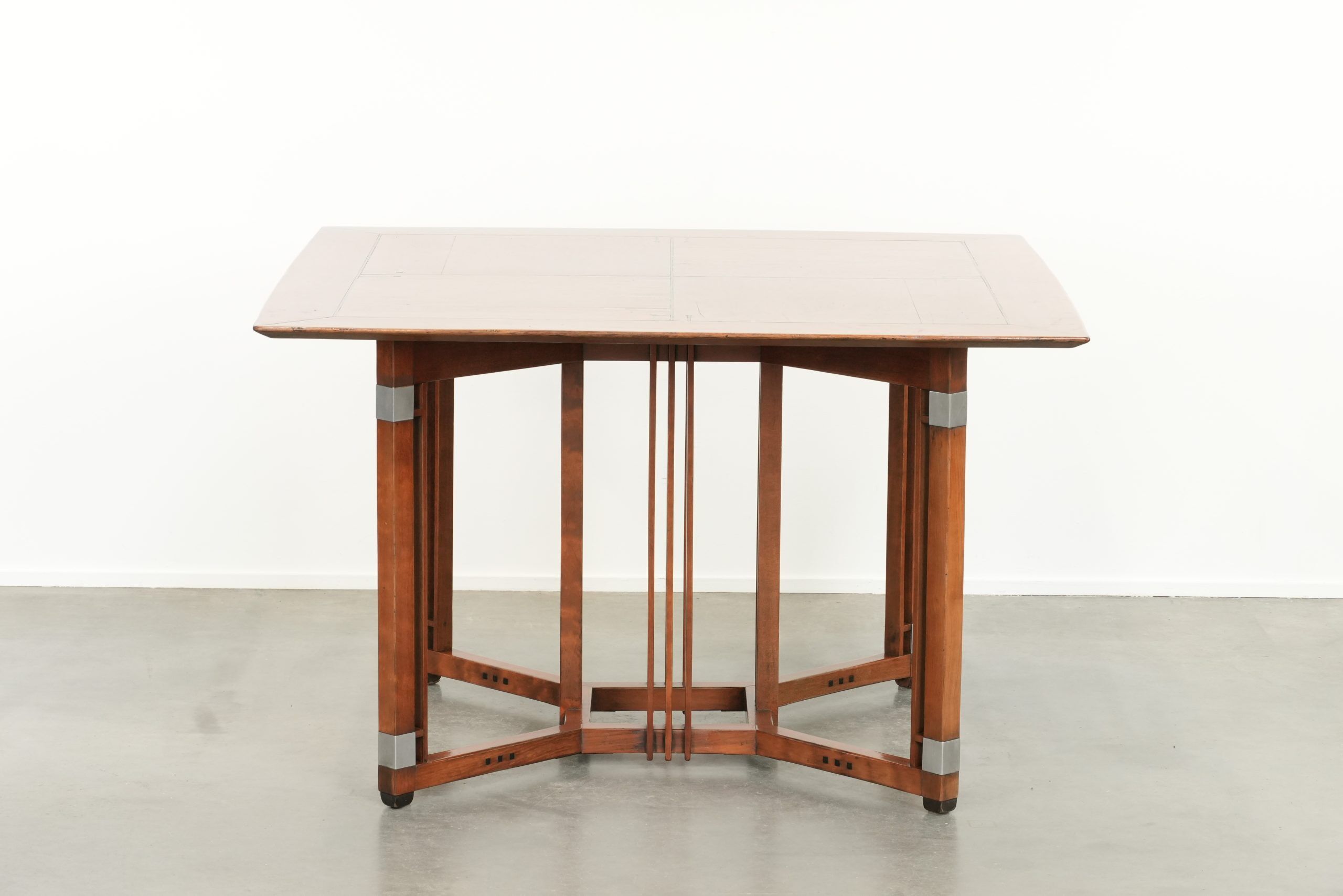 Rare square Art Deco design dining table in good condition