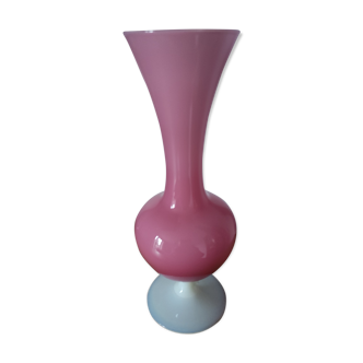 Vase en opaline rose