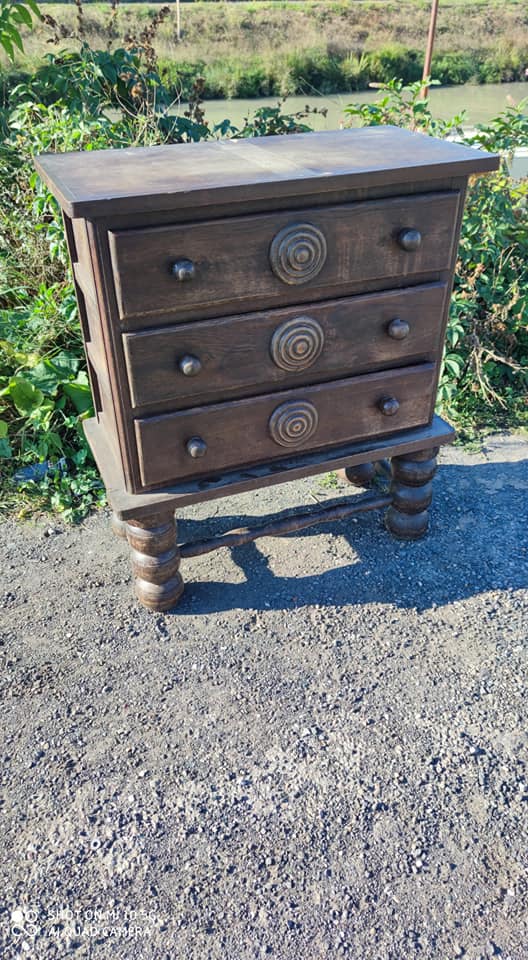 Oak chest of drawers circa 1940