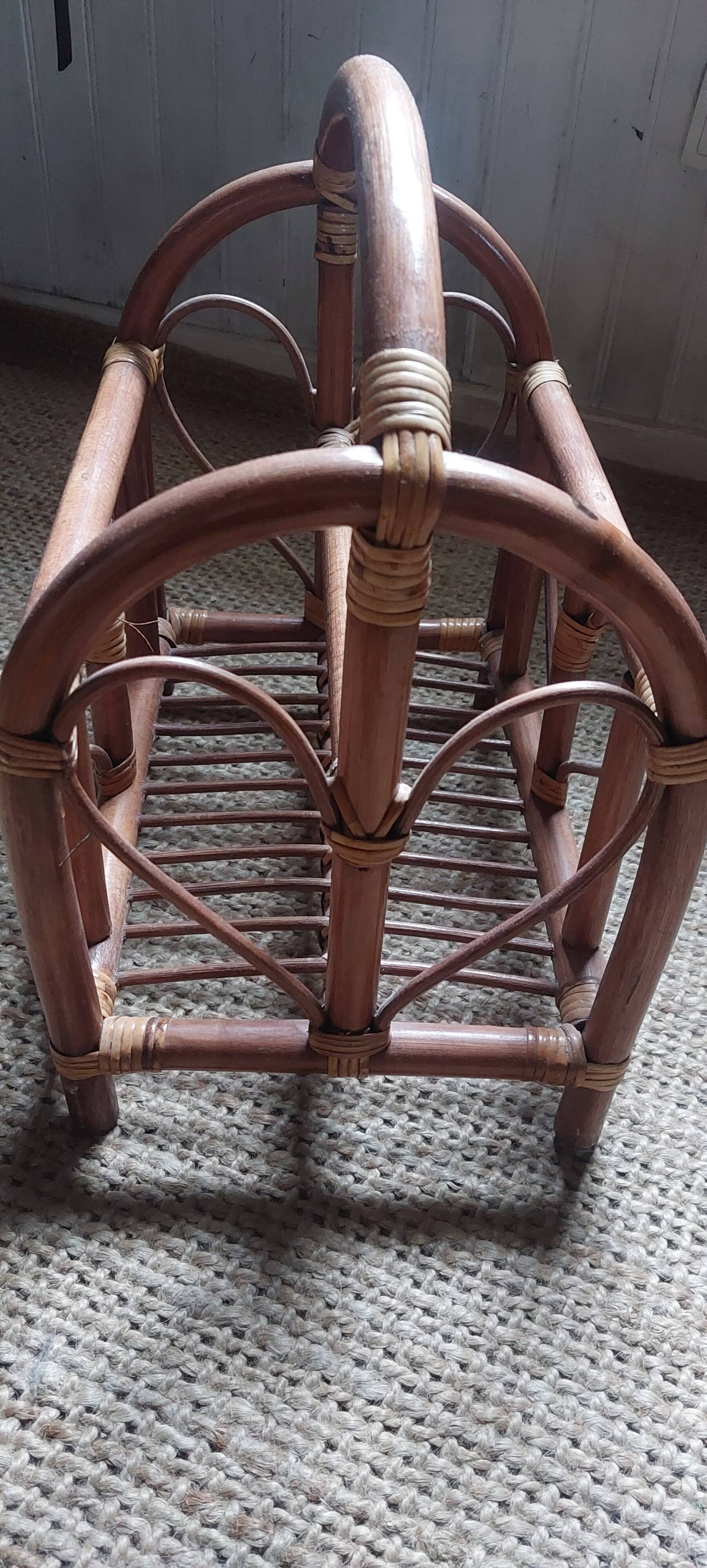 Porte revues en rotin