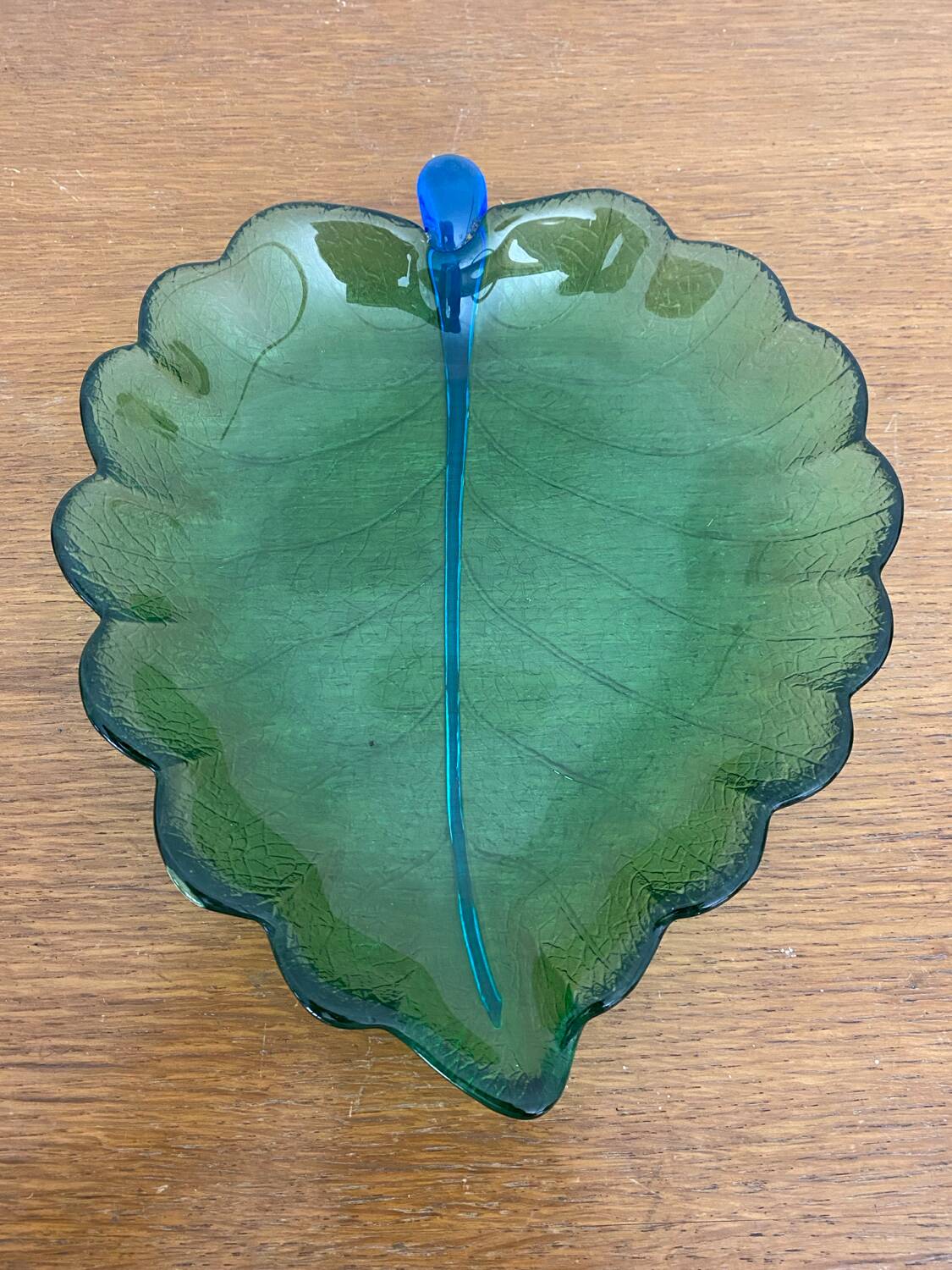 Set of 7 Vintage Green Leaf Shape Blown Glass Coupe Plates #C053