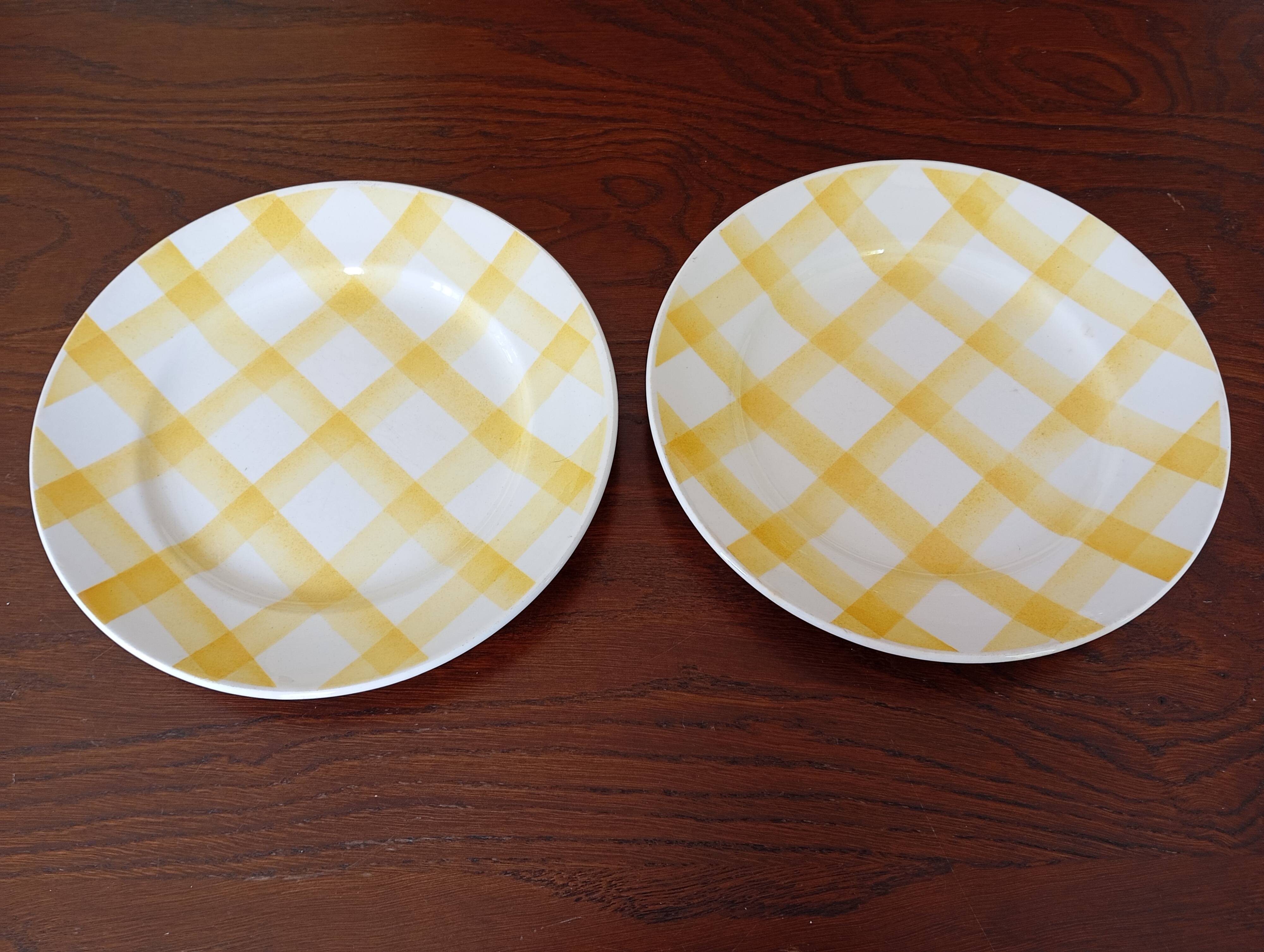 2 Moulin des Loups yellow “Tablecloth” plates