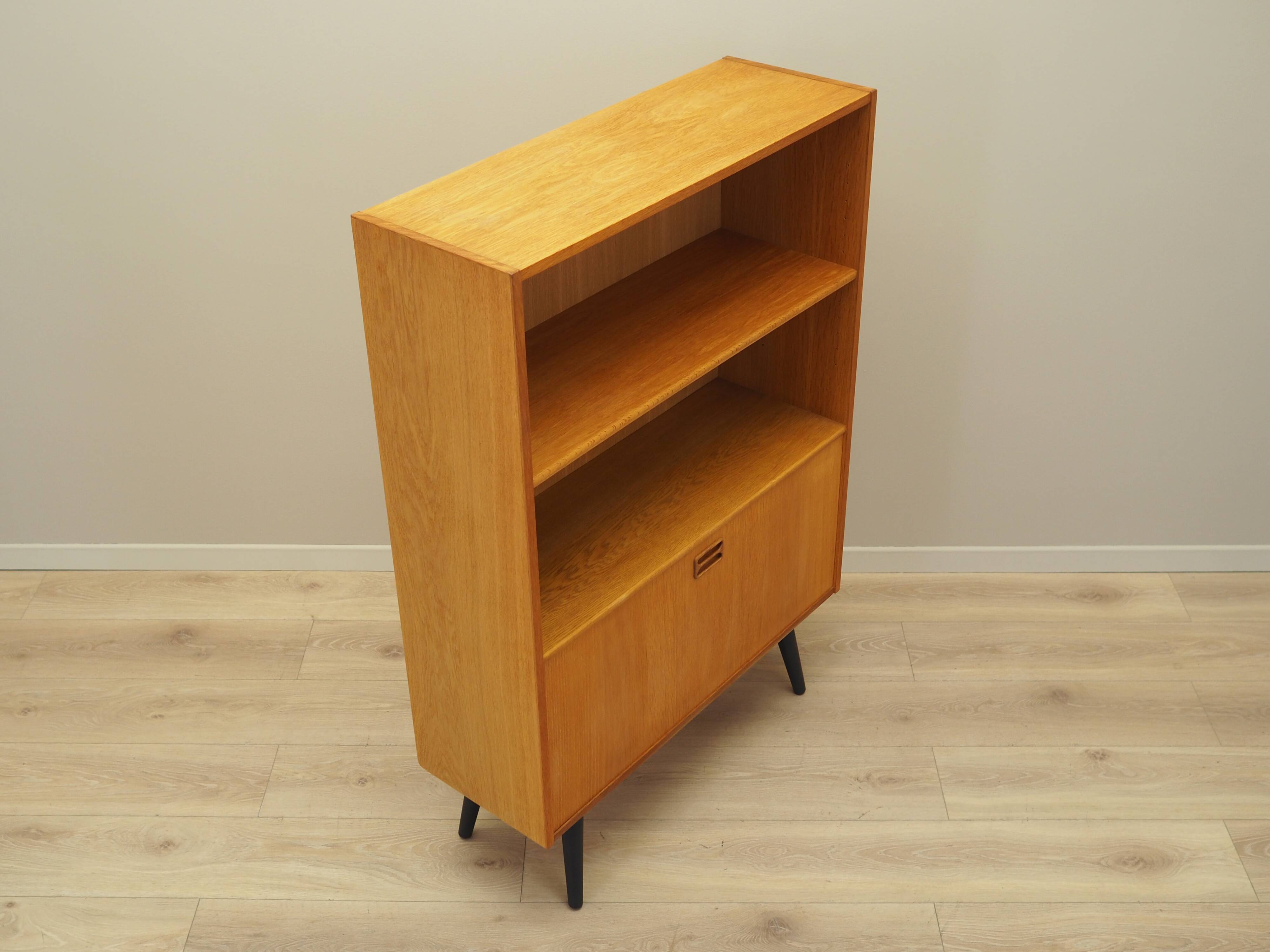 Bibliothèque en frêne, design danois, années 1970, designer : Erik Jensen