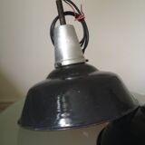 Paire de lampes suspensions émaillées 1950