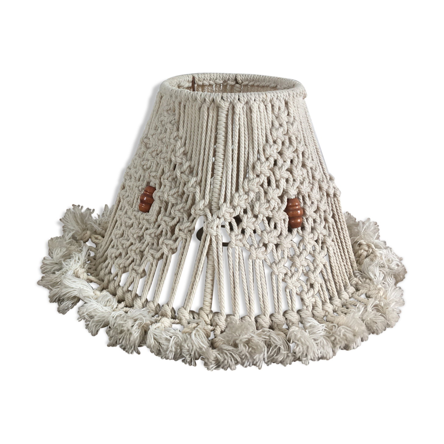 Abat-jour en macramé et perles de bois