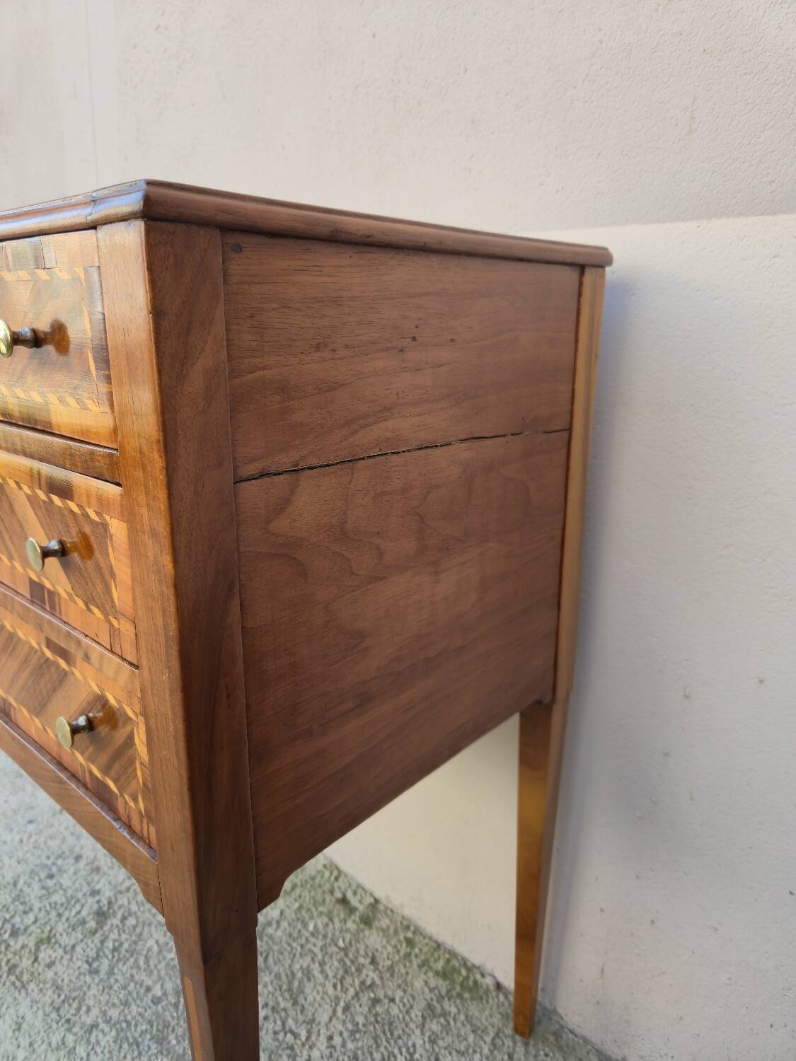 Commode Chiffonnier d'époque Louis XVI en marqueterie