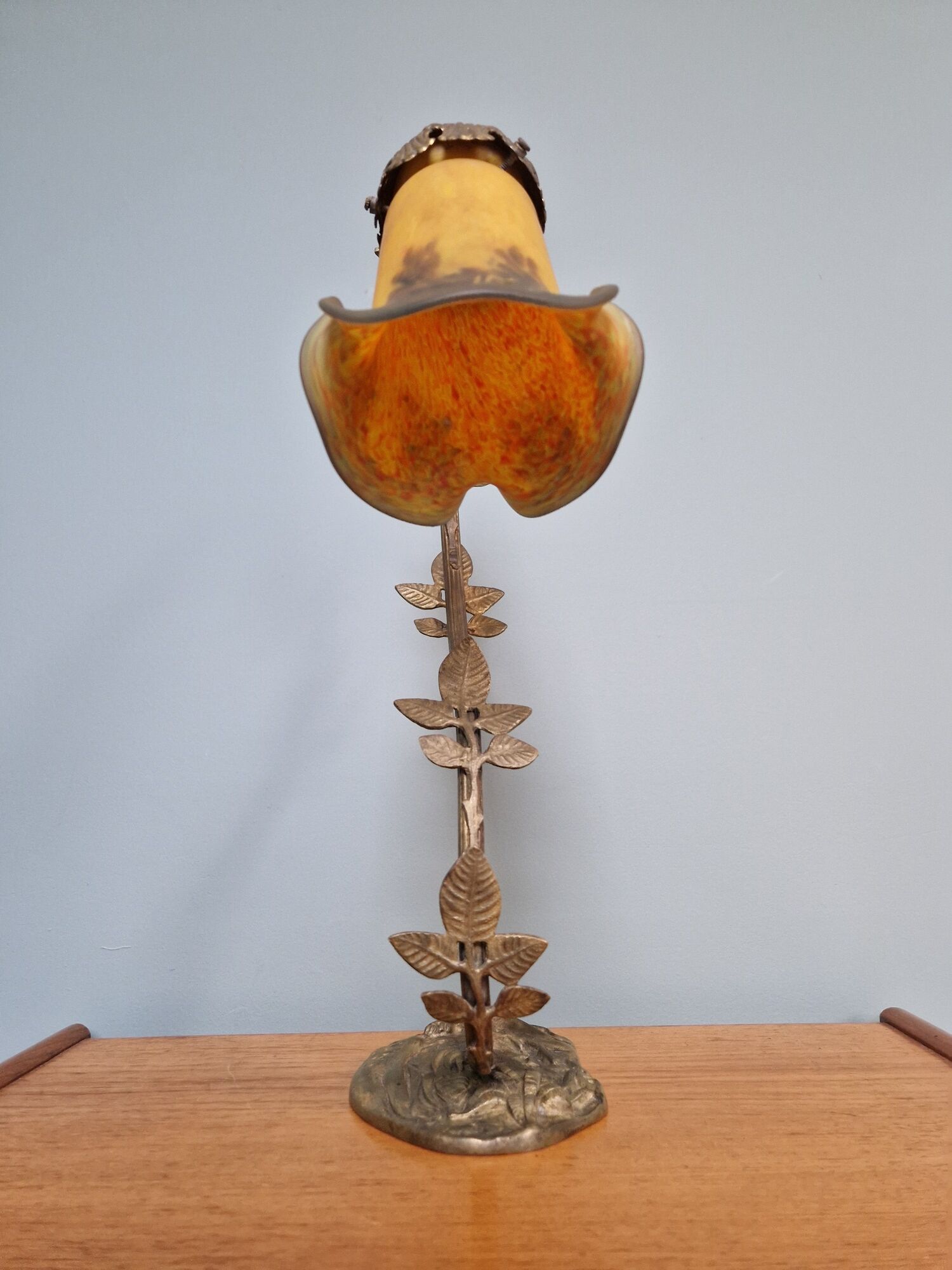 Art Nouveau lamp in bronze with a tulip signed LN (Lunéville)