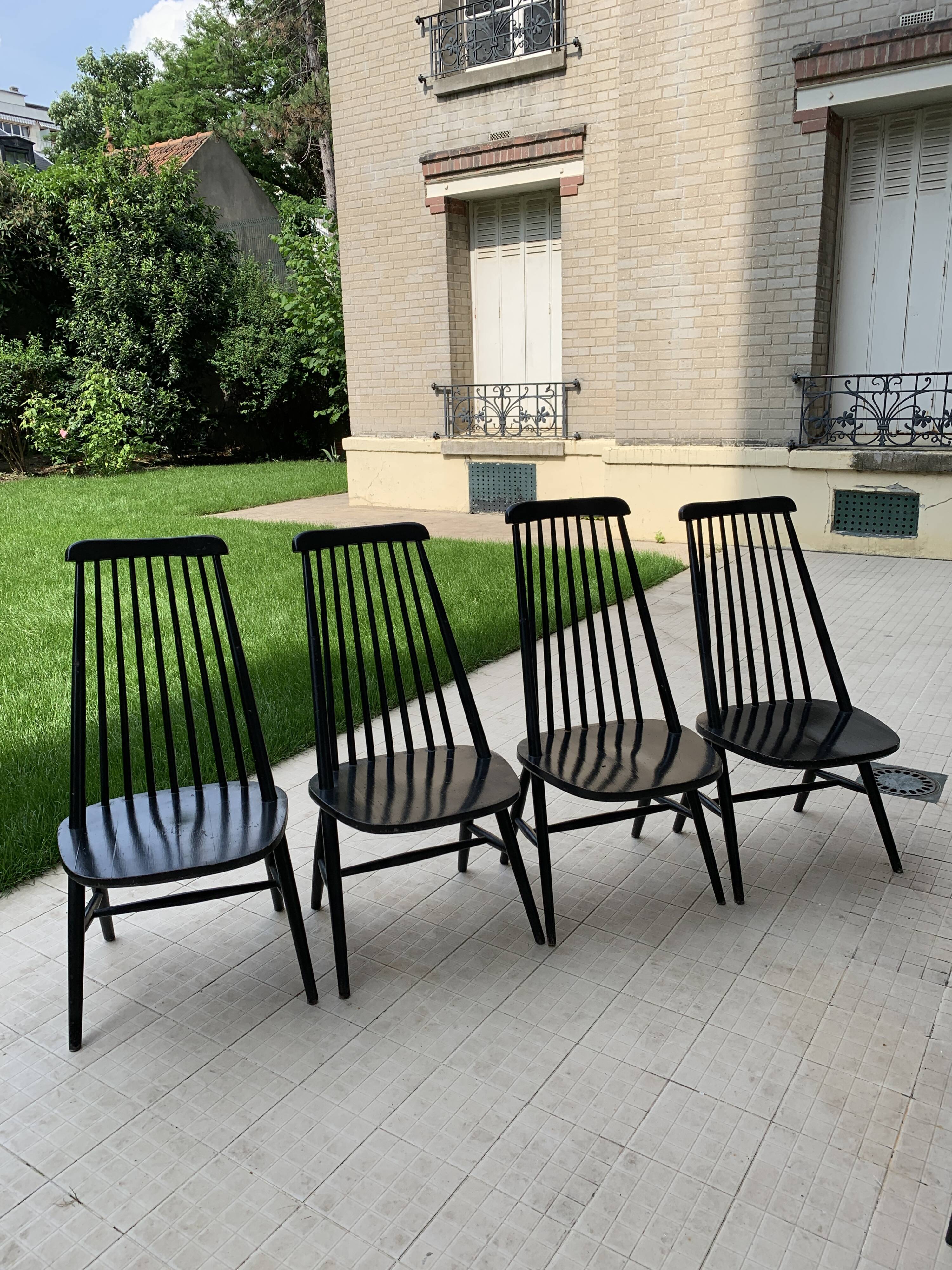 Set of 4 black chairs