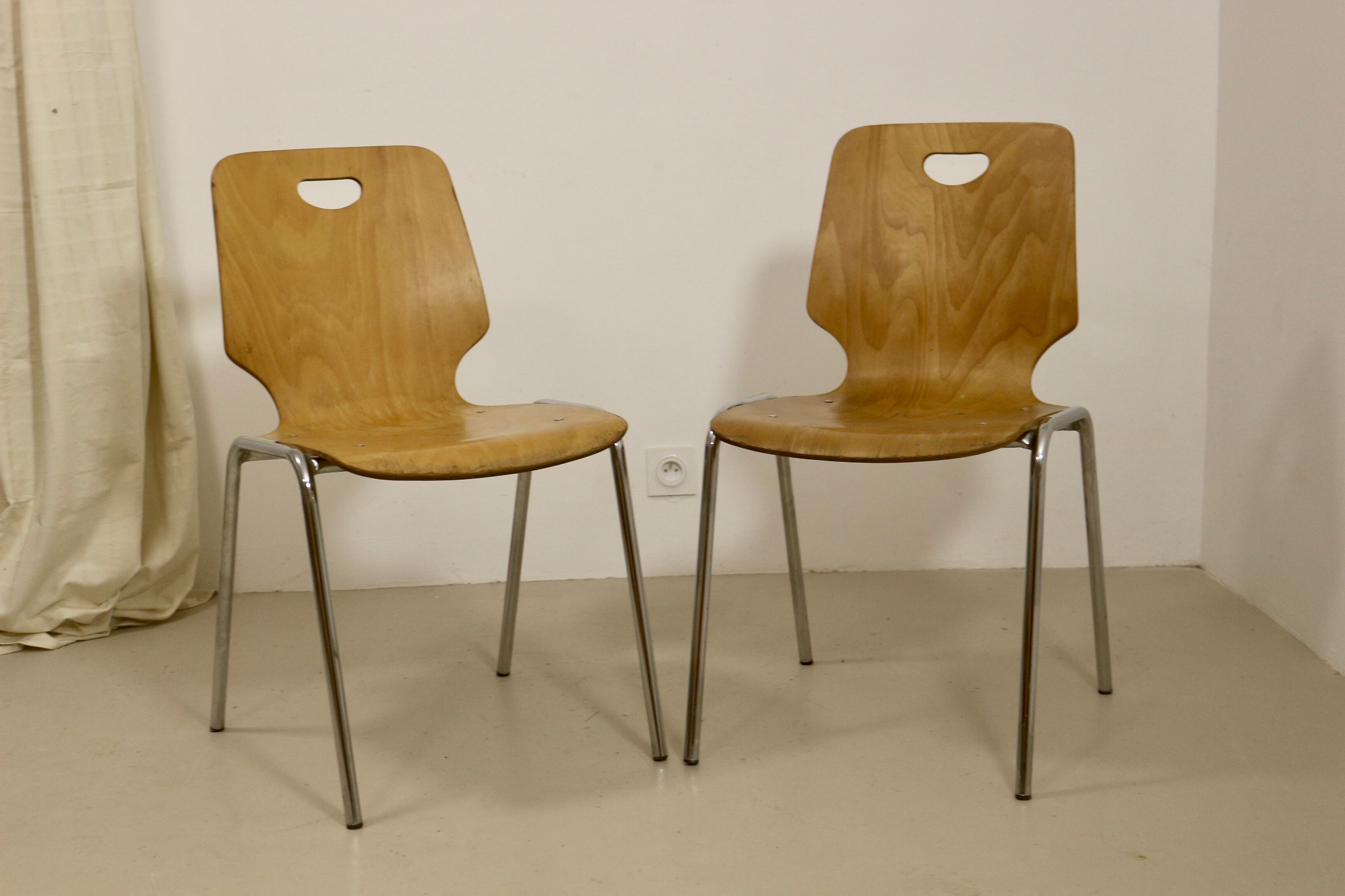 Pair of stackable chairs in Plywood plywood. Ref Leo.