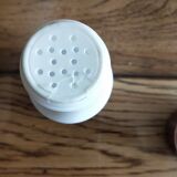 Mobil opaline salt shaker