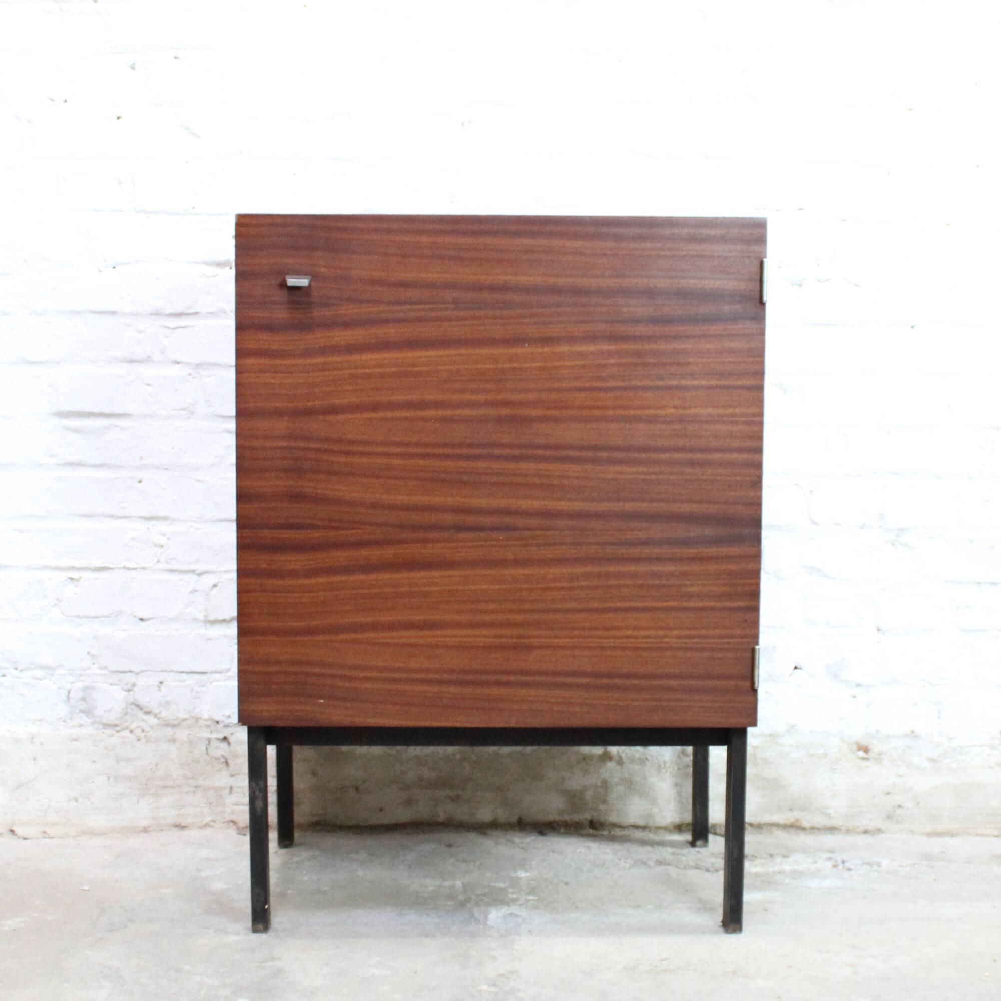 Meuble de rangement "660" par Pierre Guariche pour Meurop 1961
