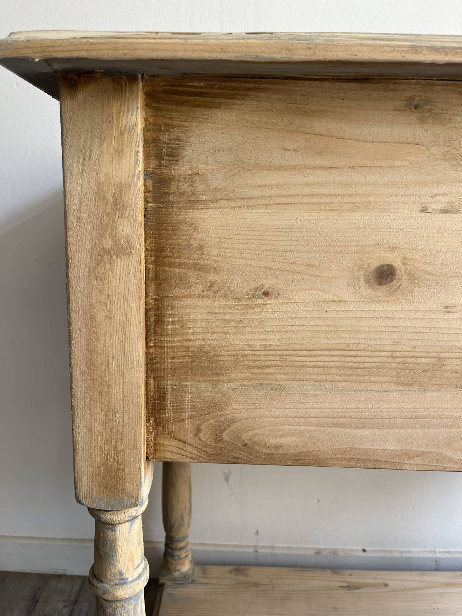 Petite console