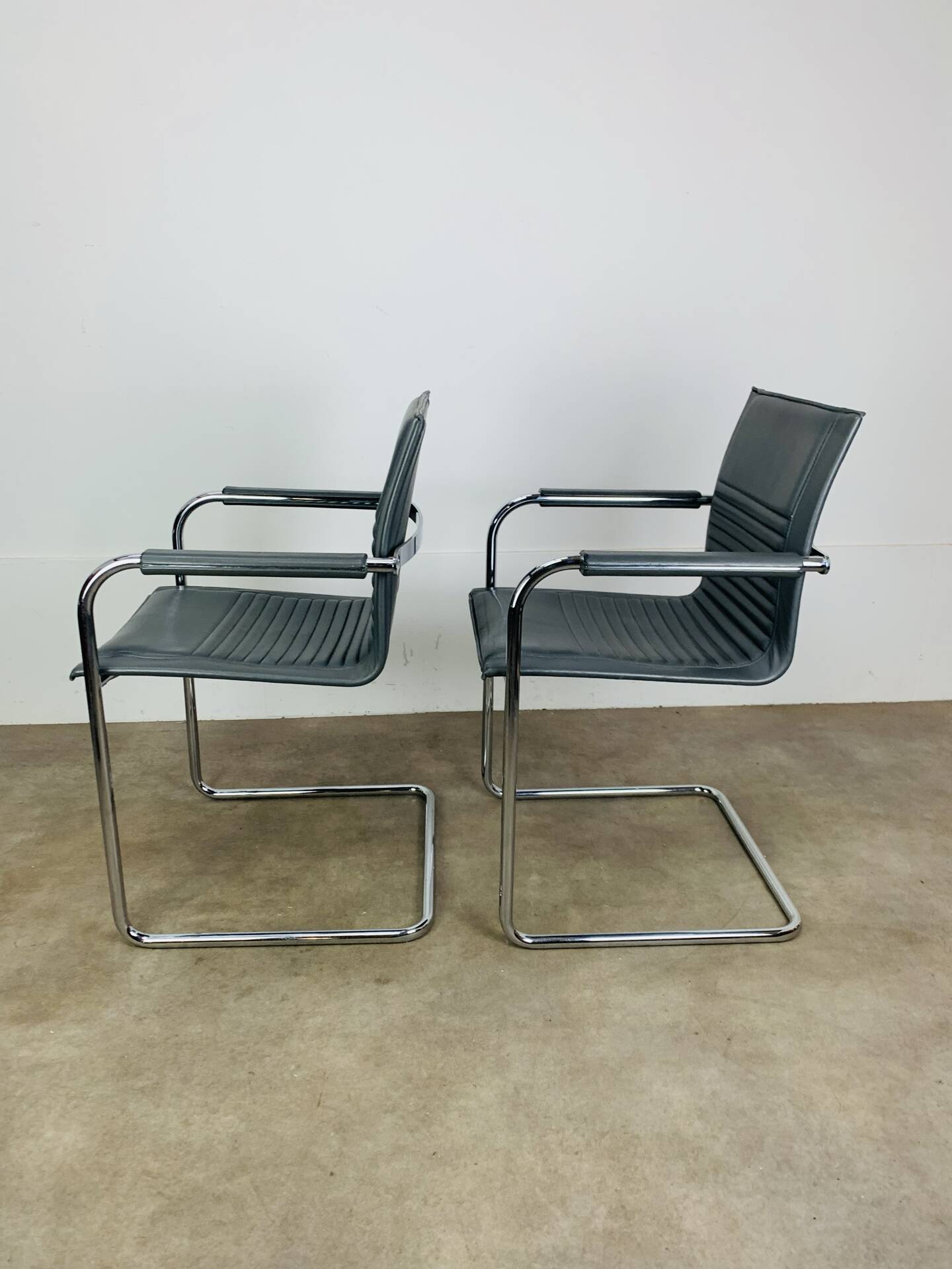 Pair of Dialog armchairs by Walter Knoll for Art Collection, leather