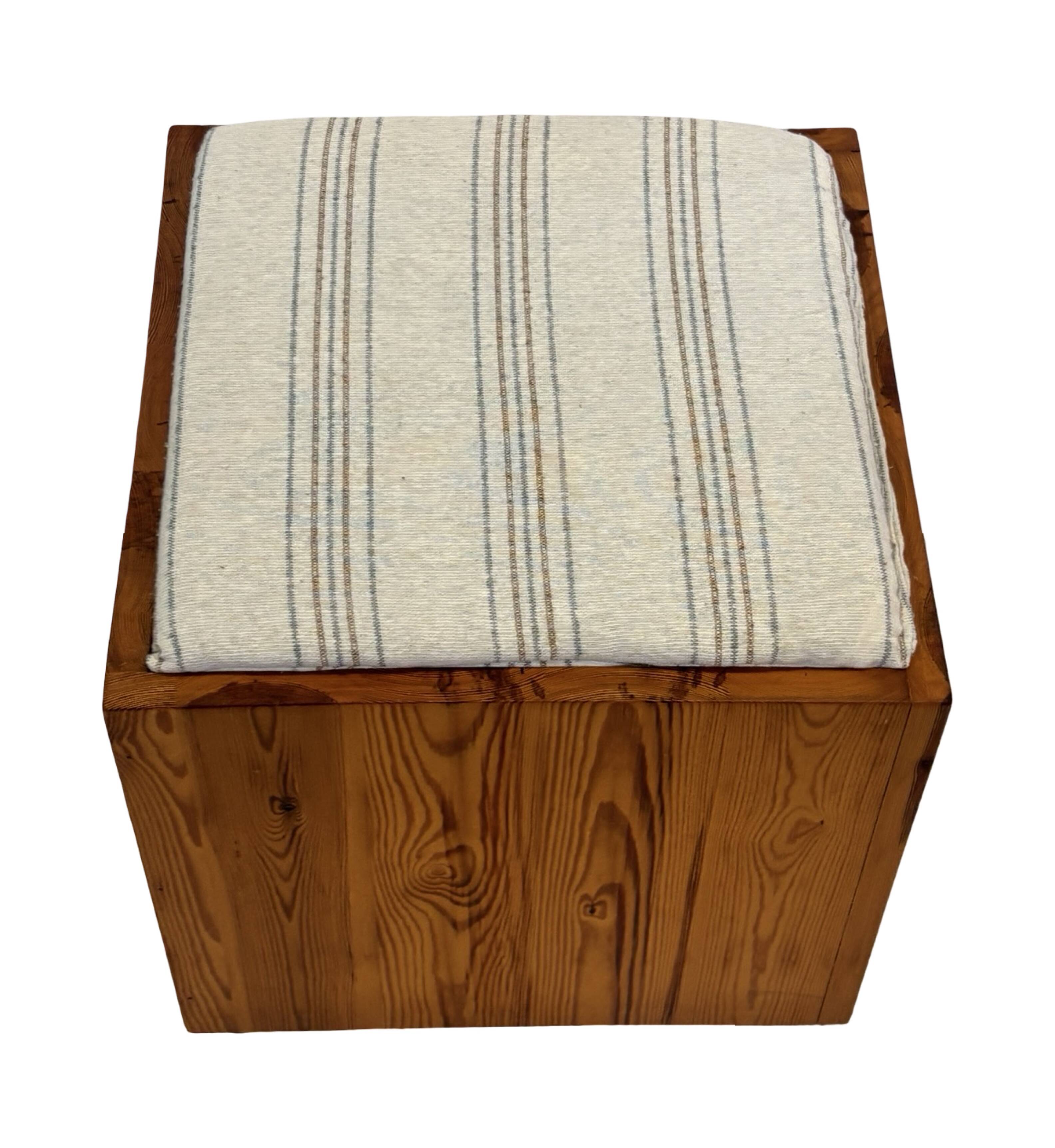 Vintage pinewood stool side table with compartment 70s design