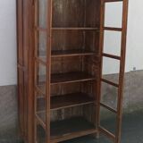 Armoire vitrée en bois