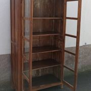 Armoire vitrée en bois