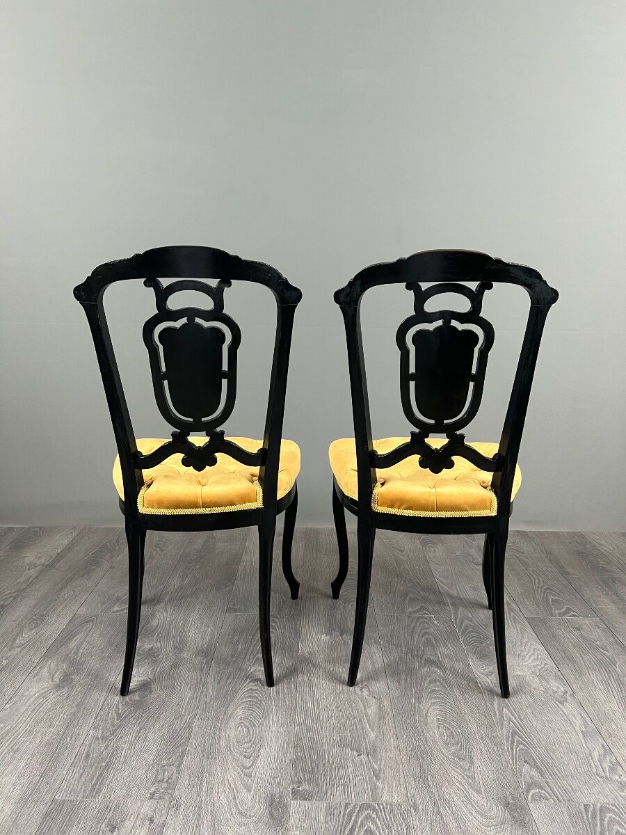 Paire de chaises Napoléon III marquetées et incrustées de nacre, XIXe Siècle