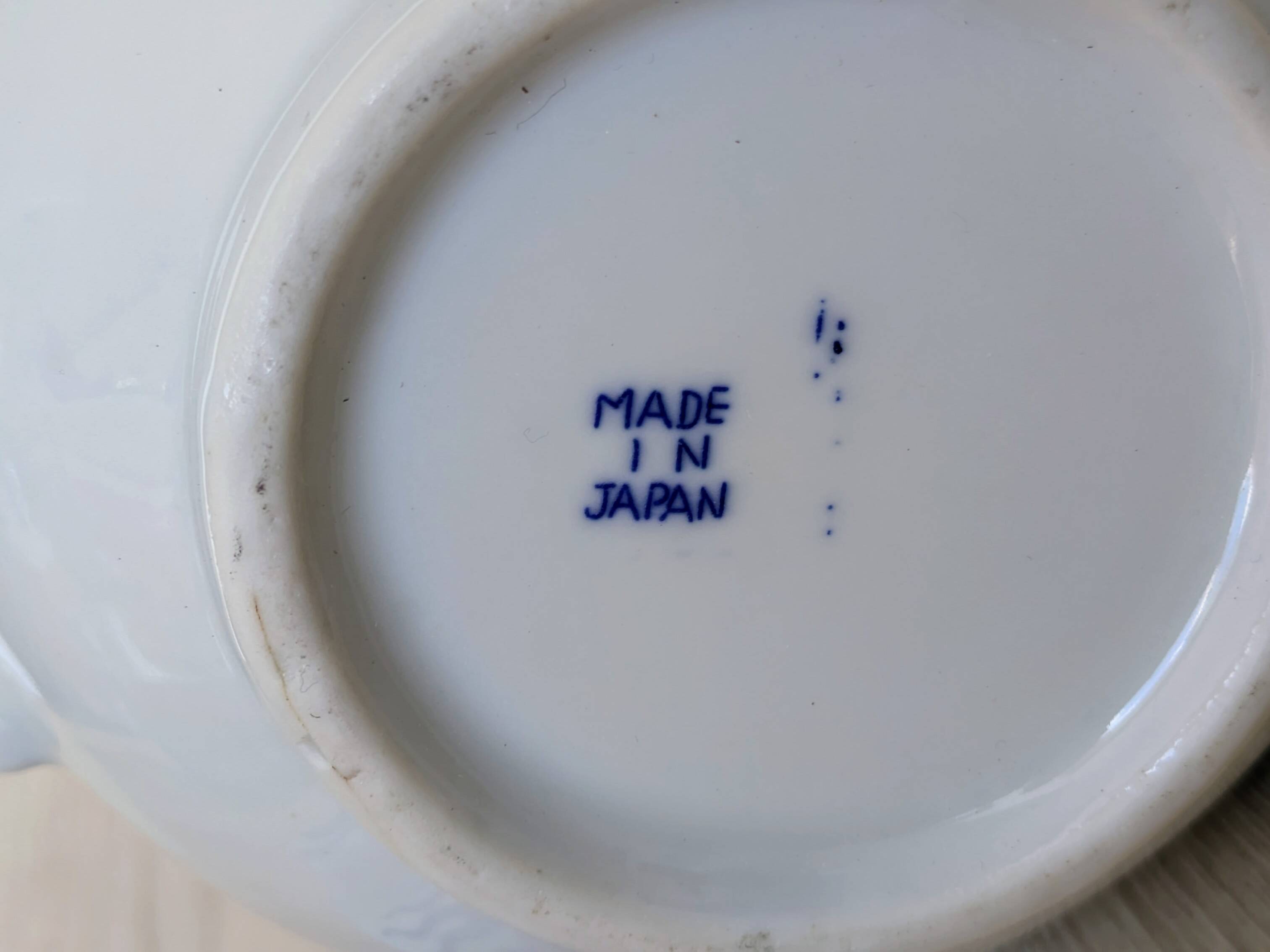 Porcelain sugar bowl with cobalt blue five-clawed dragon decor - Japan