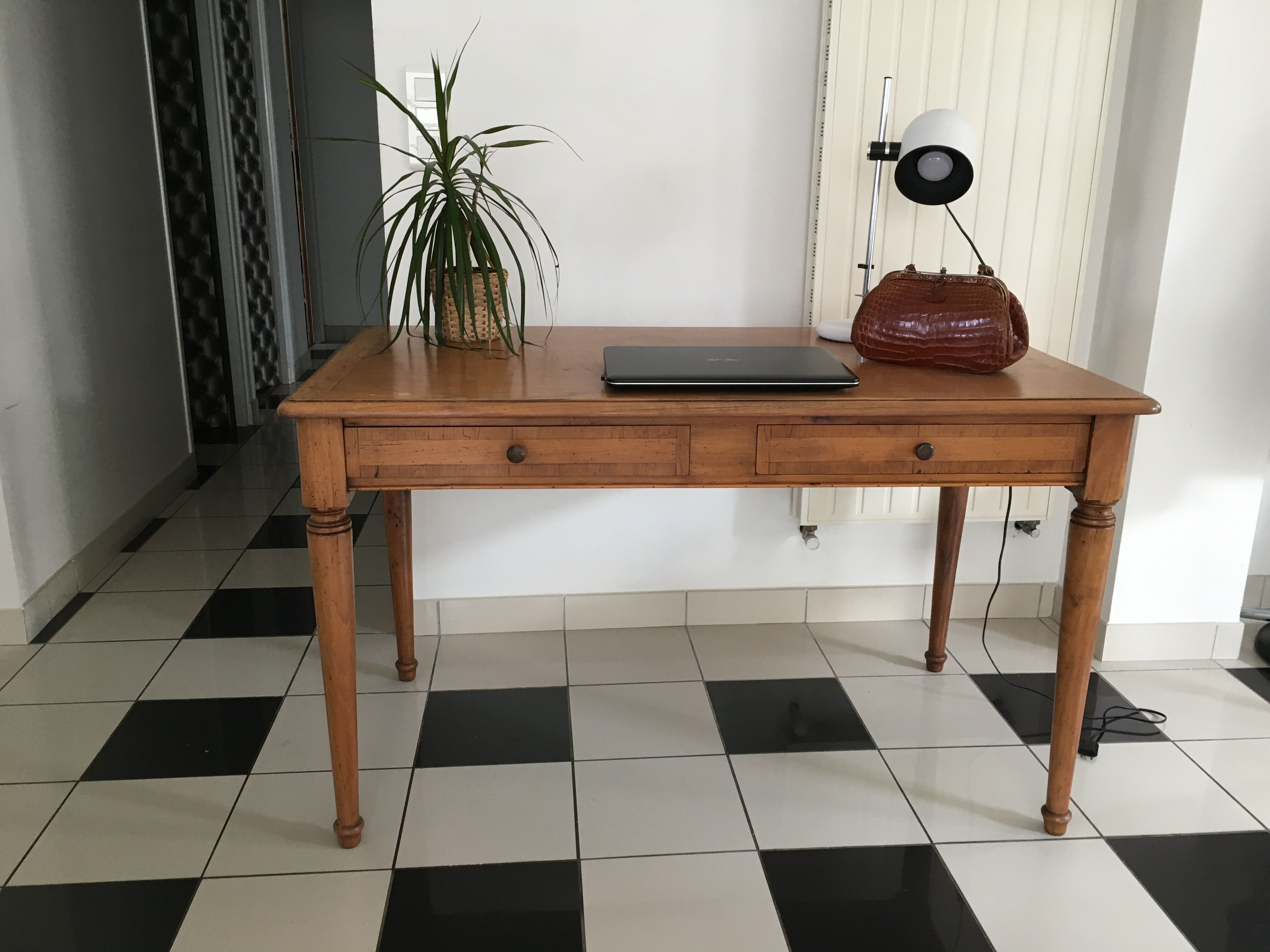 Wooden desk 2 drawers