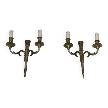 Paire d'appliques de style Louis XVI en bronze et patine blanc cassé