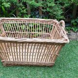 Old wicker laundry basket (61 cm)