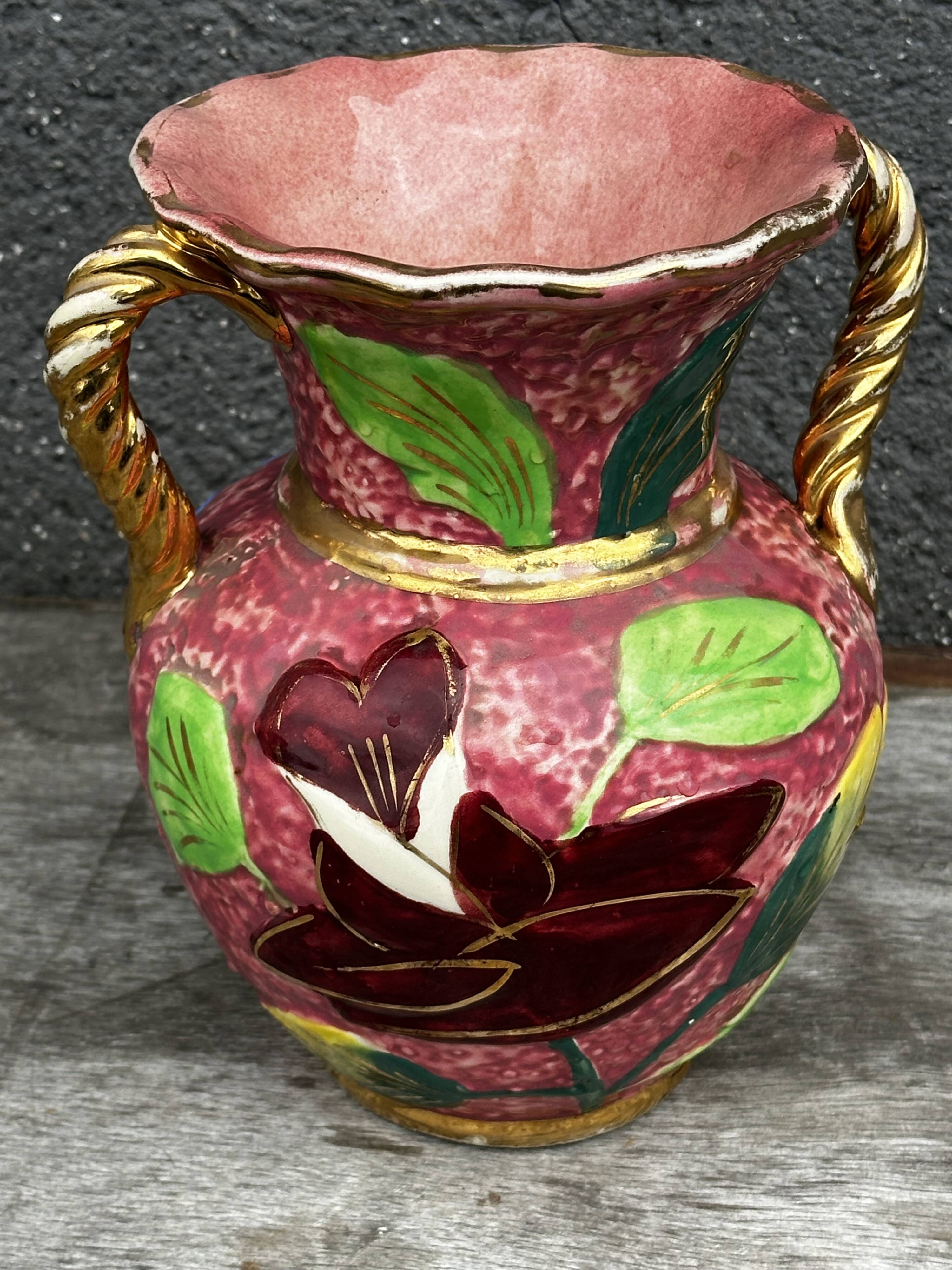 Vase Vallauris rose bonbons décor Floral H 20 cm