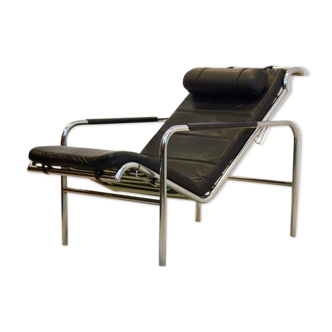 Early ‘Genni’ Chaise Longue in Chrome and Black leather by Gabriele Mucchi for Zanotta, numbered