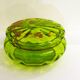 Bonbonnière ancienne en verre vert et fleurs dorées