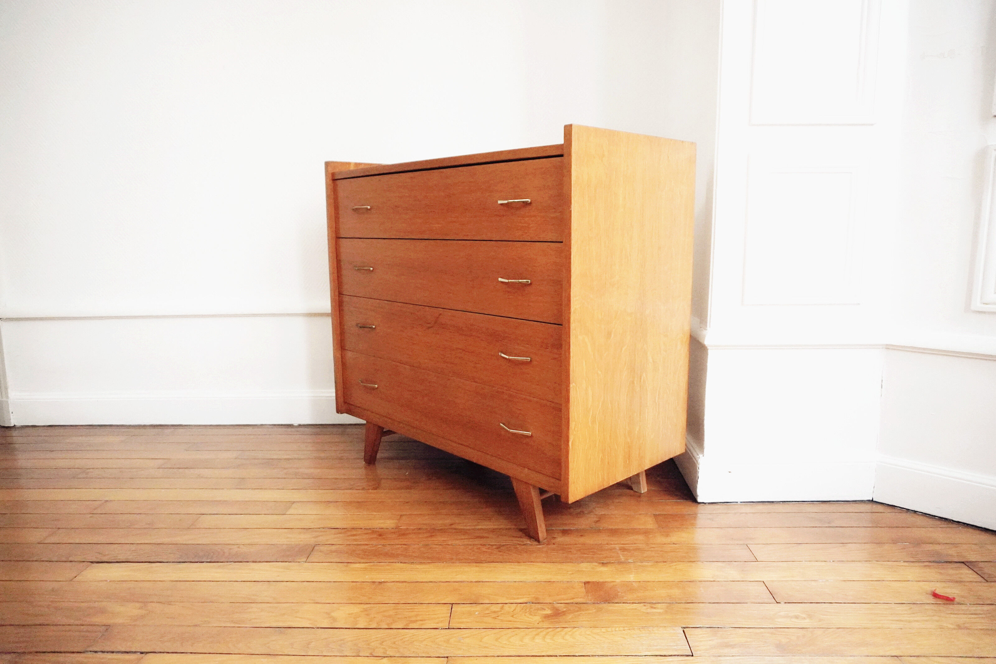 Commodity vintage feet compass