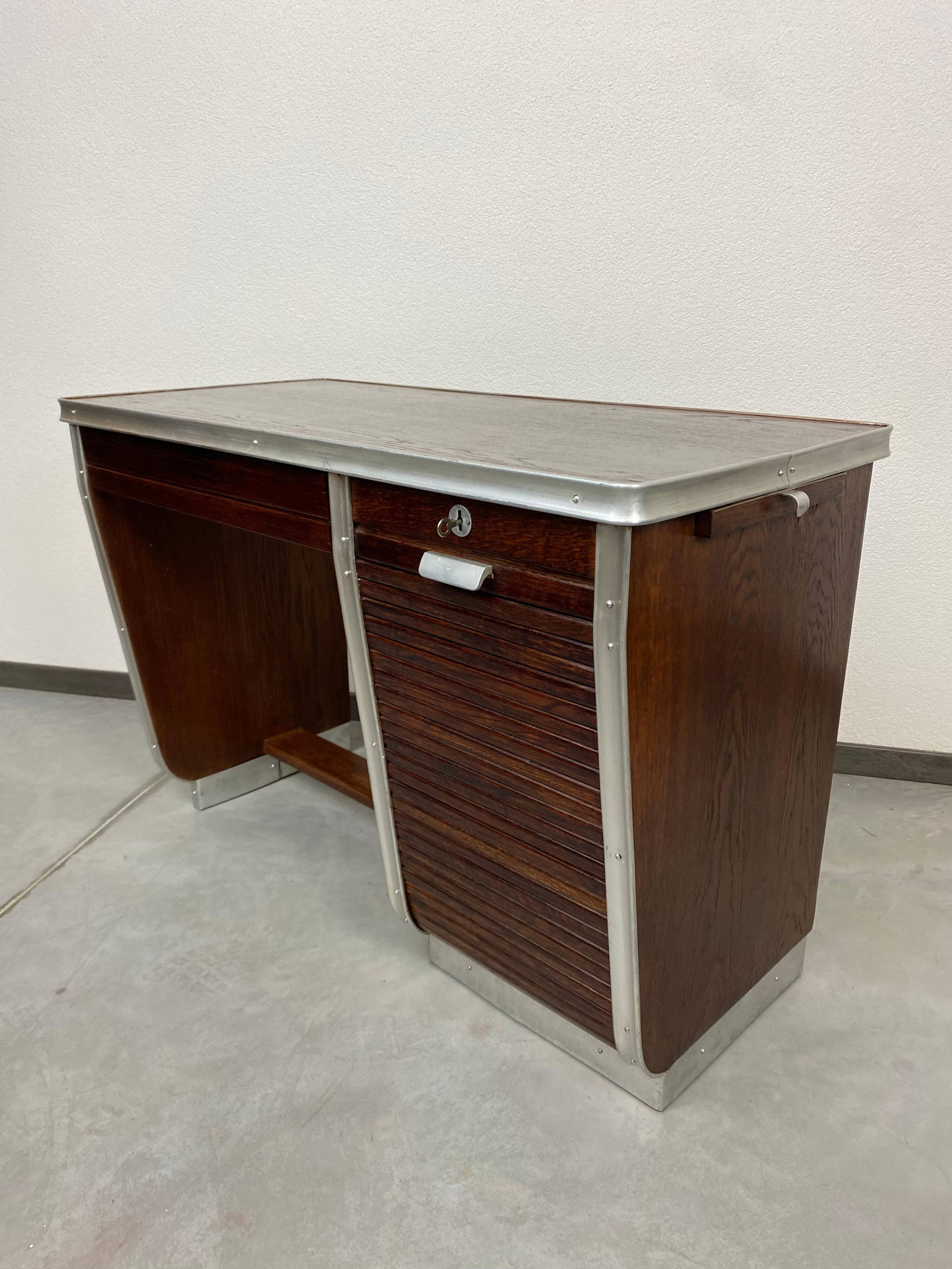 Small functionalist desk