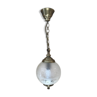 Suspension boule en verre gravé et laiton