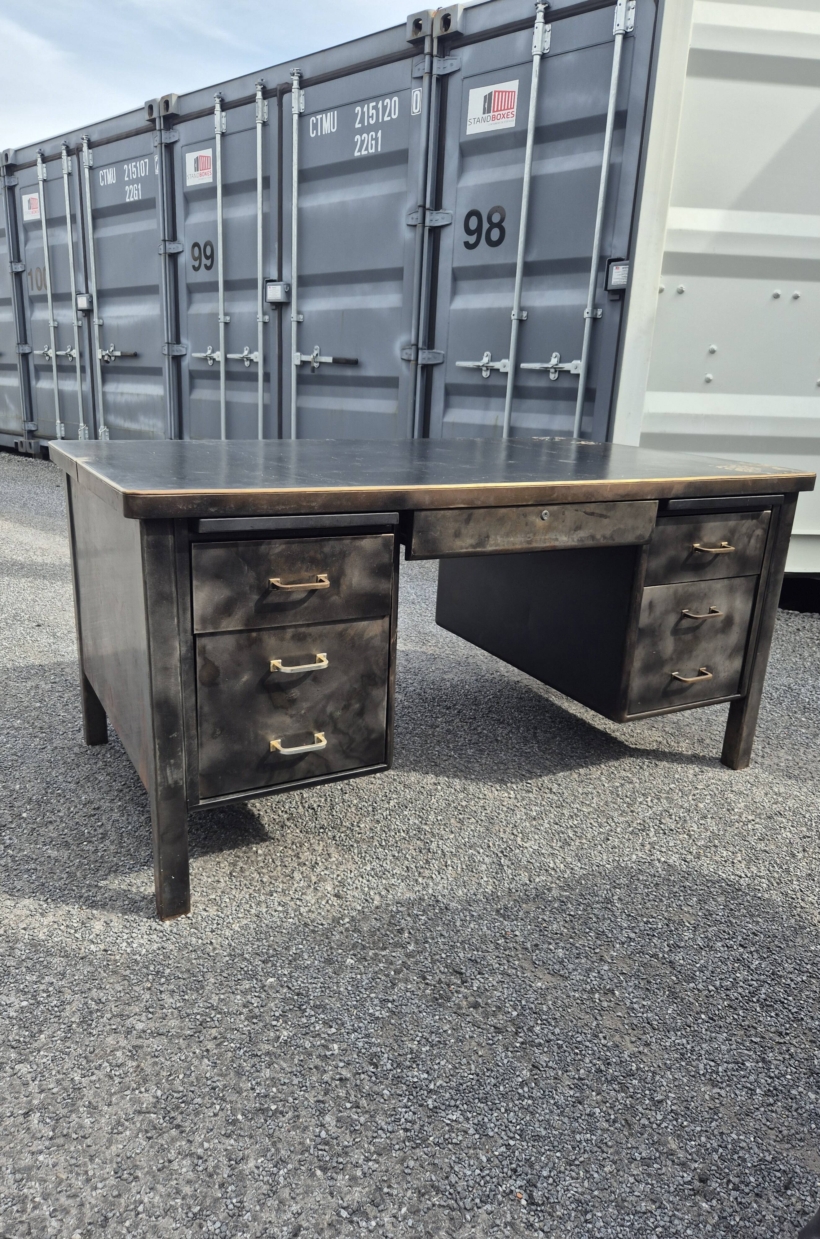 Metal industrial desk – vintage/loft style