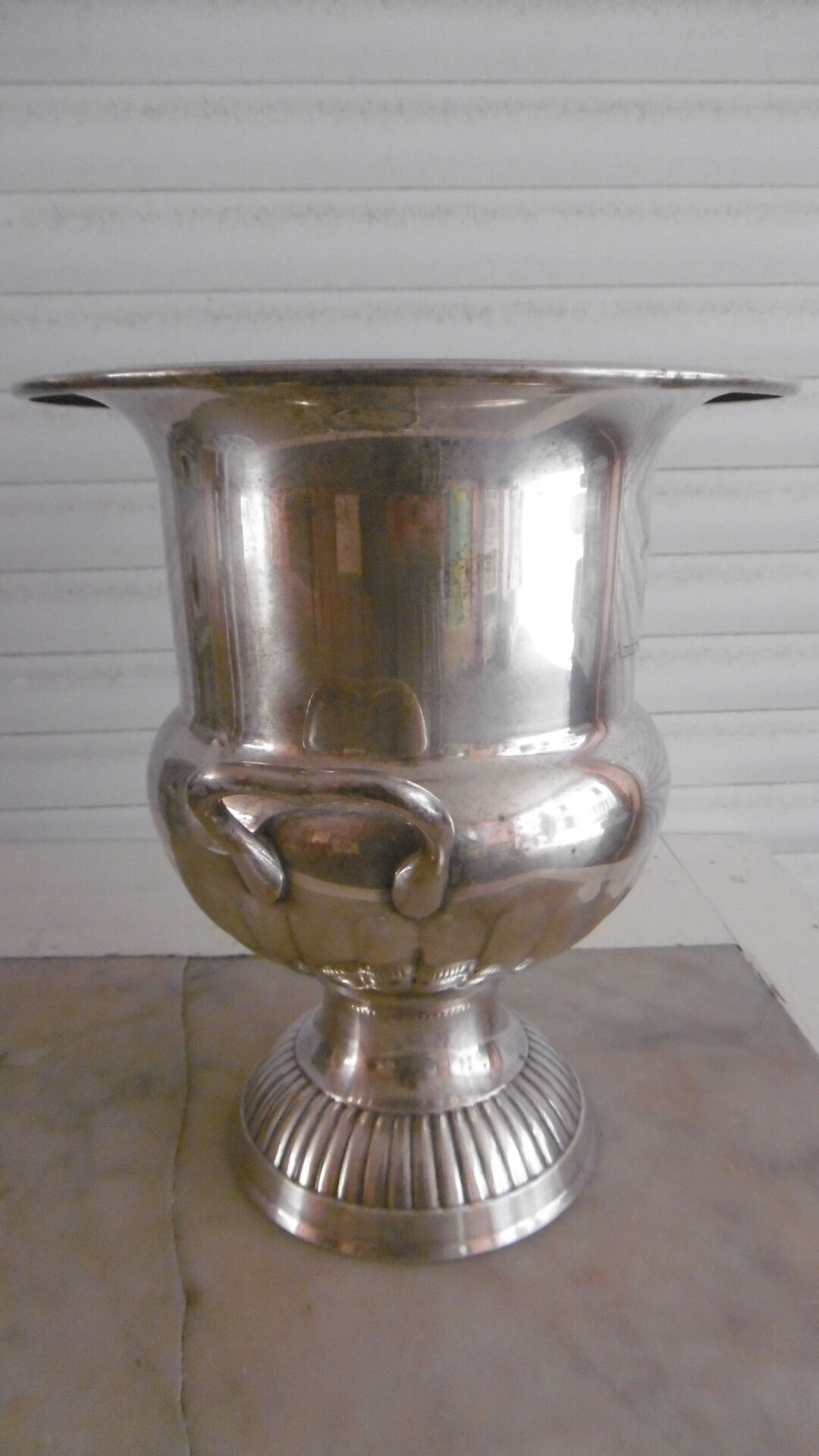 Medicis style champagne bucket in silver metal