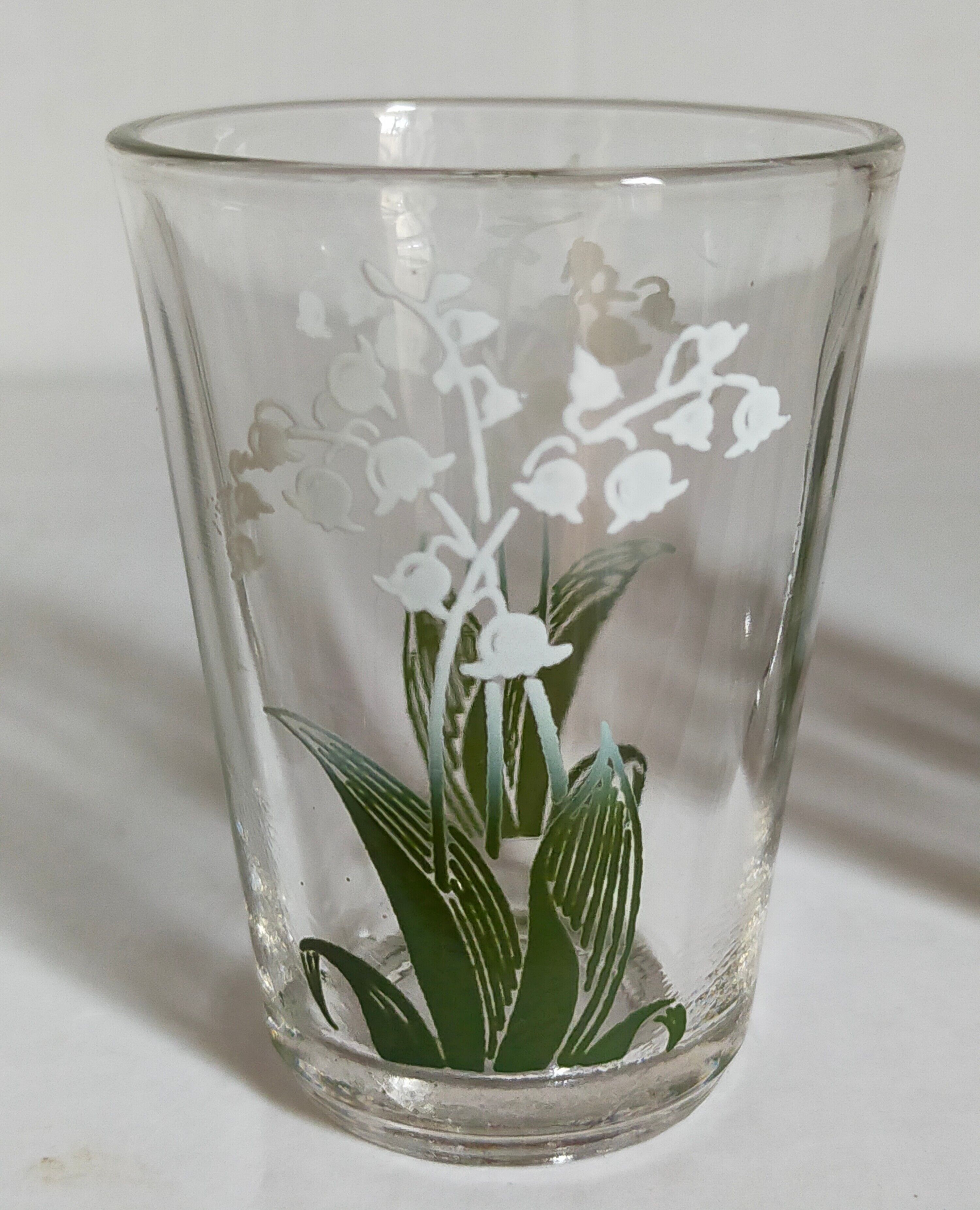 Seven glasses with digestive screen-printed with thrush, 30s