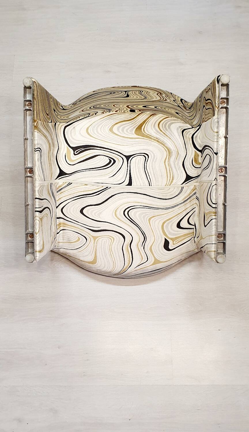 Alky armchair