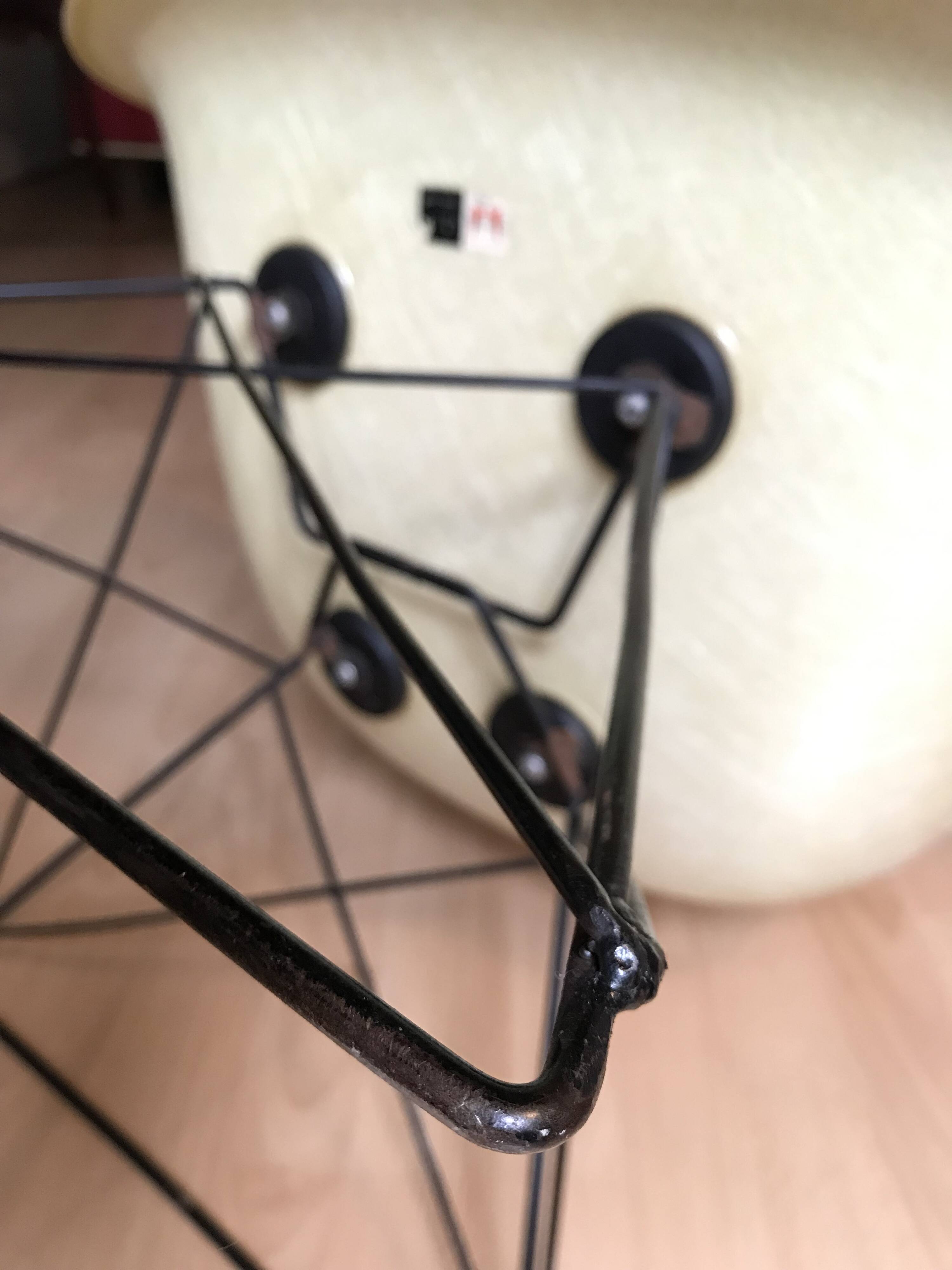 Armchair C&R Eames LAR