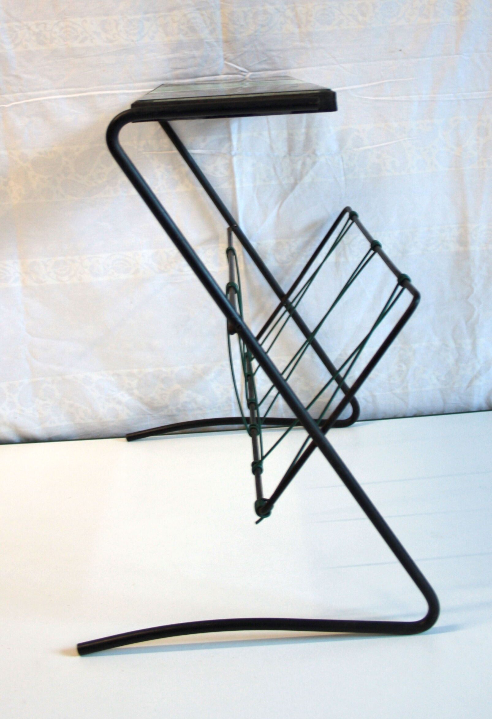 Magazine rack / side circa 60 Table
