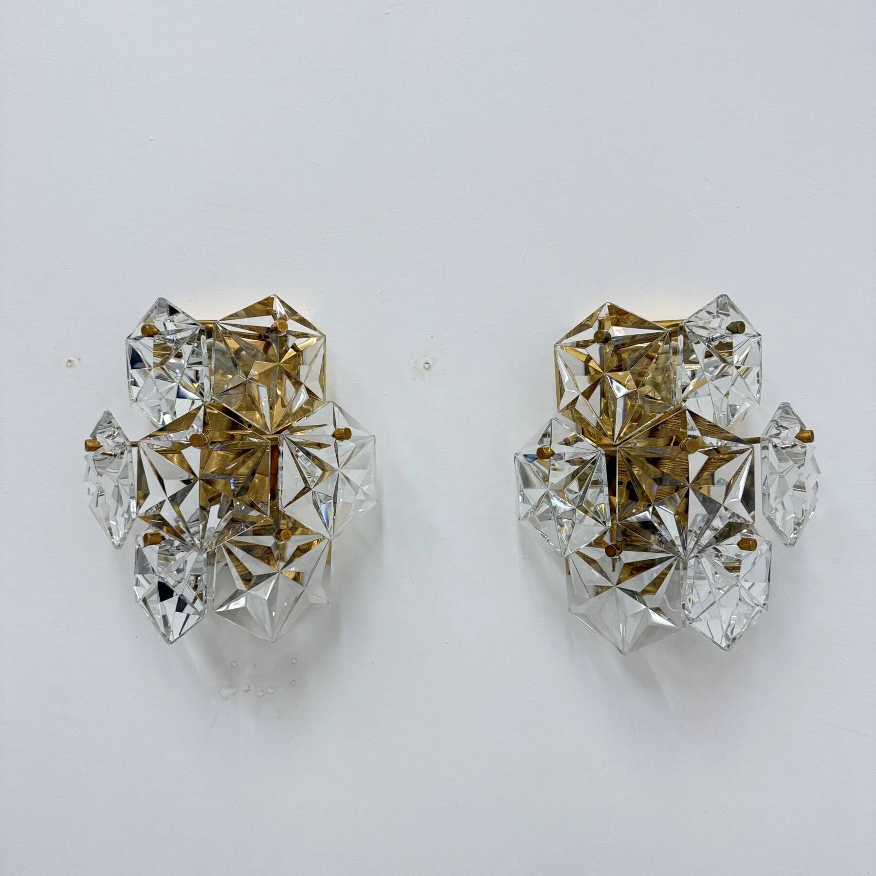 Paire d'appliques en cristal de style mid-century par Kinkeldey, Allemagne, années 1970.