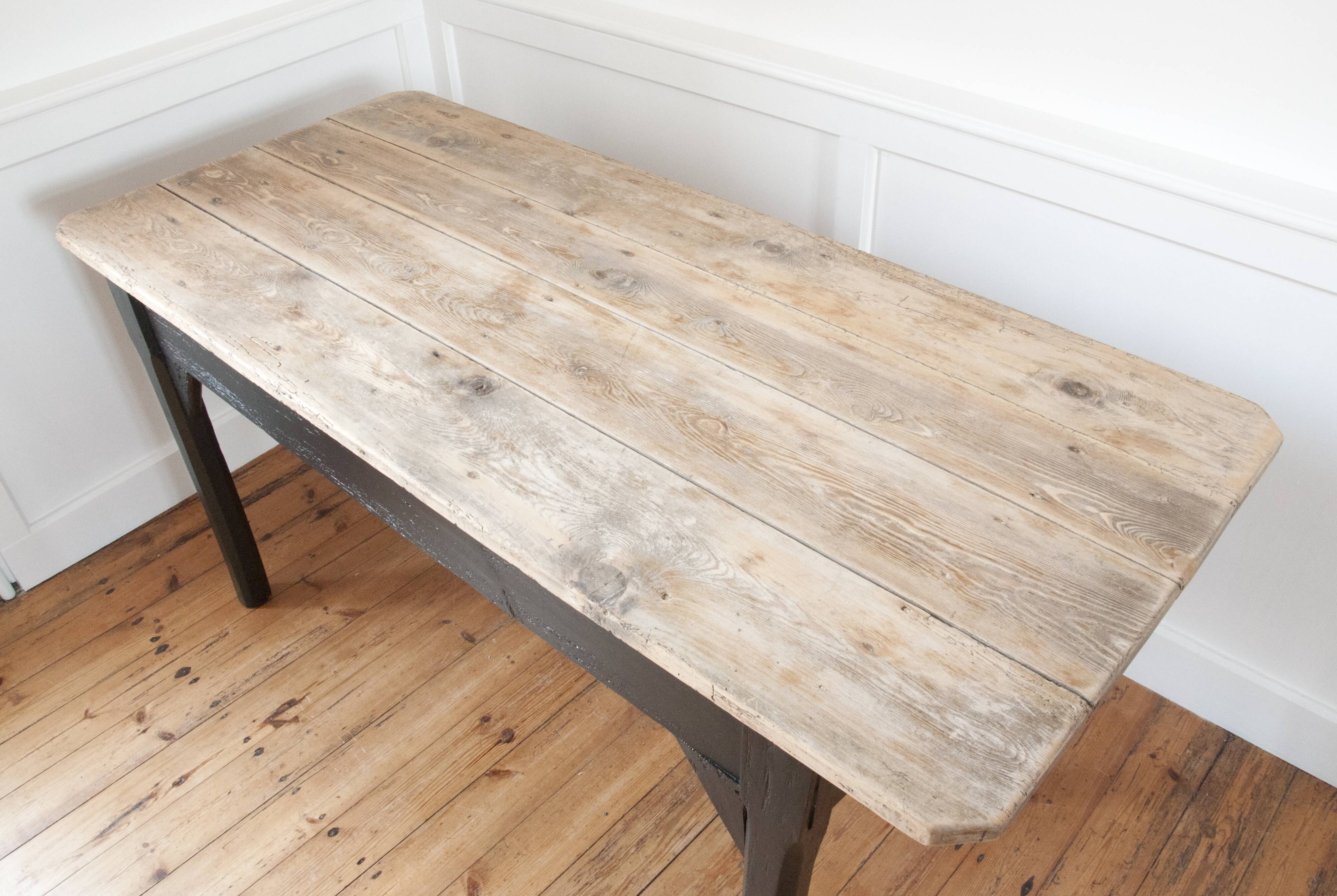 Farm table